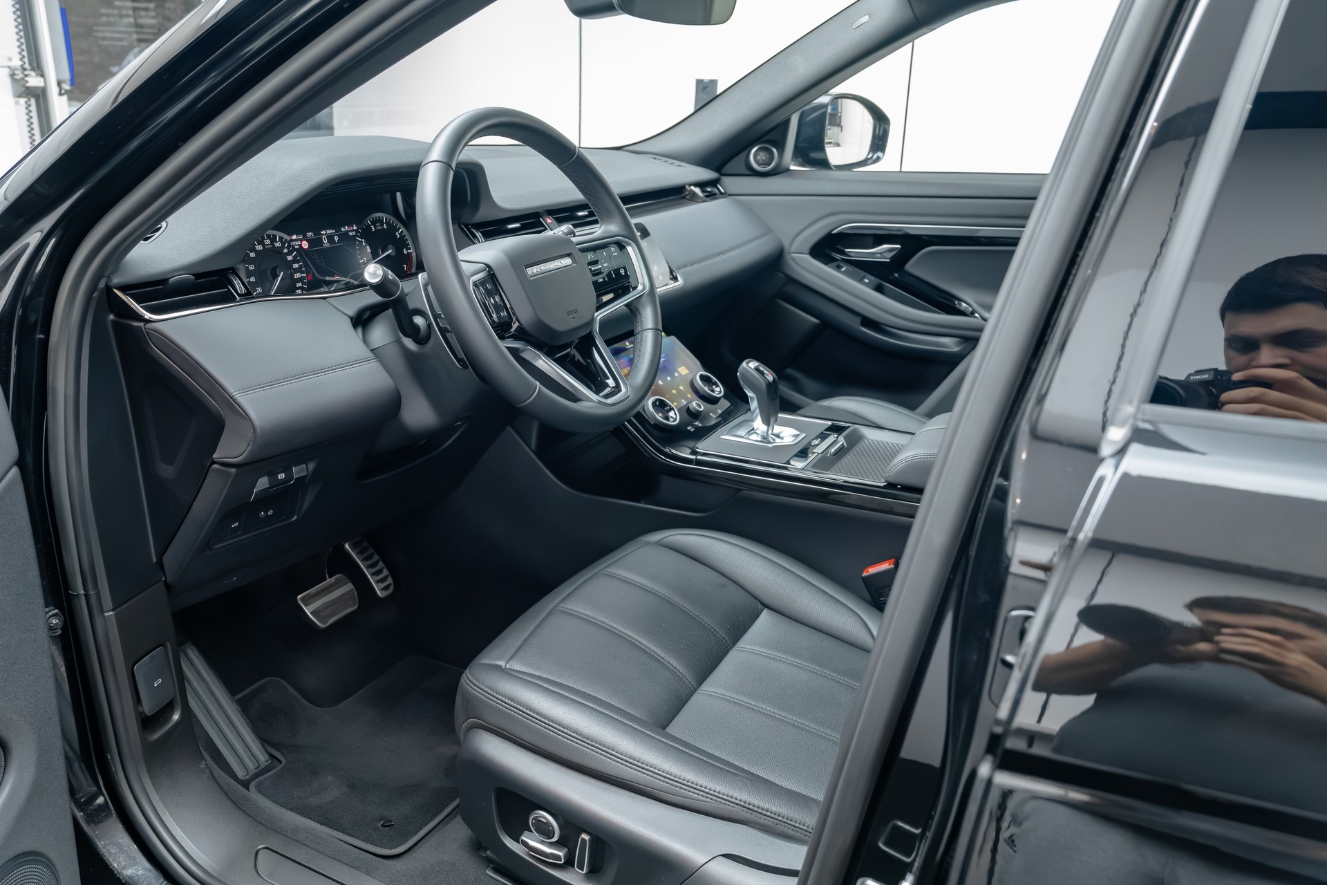 LAND ROVER Range Rover Evoque R-Dynamic P 200 SE Black Editon-image-13