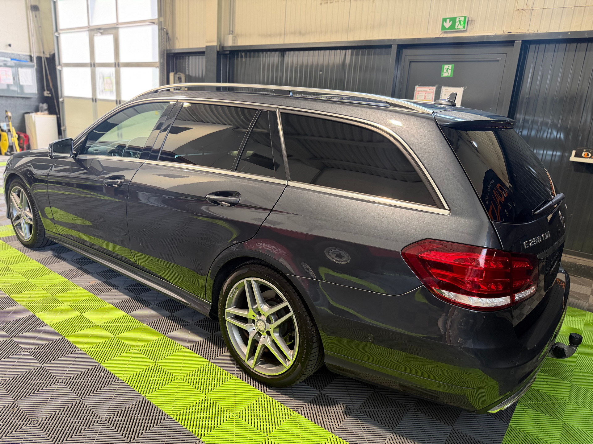 MERCEDES-BENZ E 250 CDI Avantgarde 4Matic 7G-Tronic-image-3