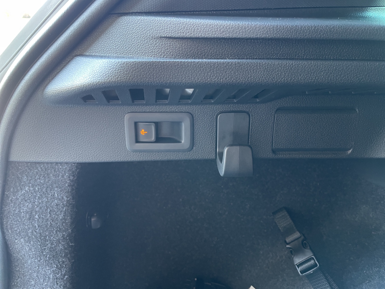 SKODA Kamiq 1.5 TSI Dynamic DSG-image-15