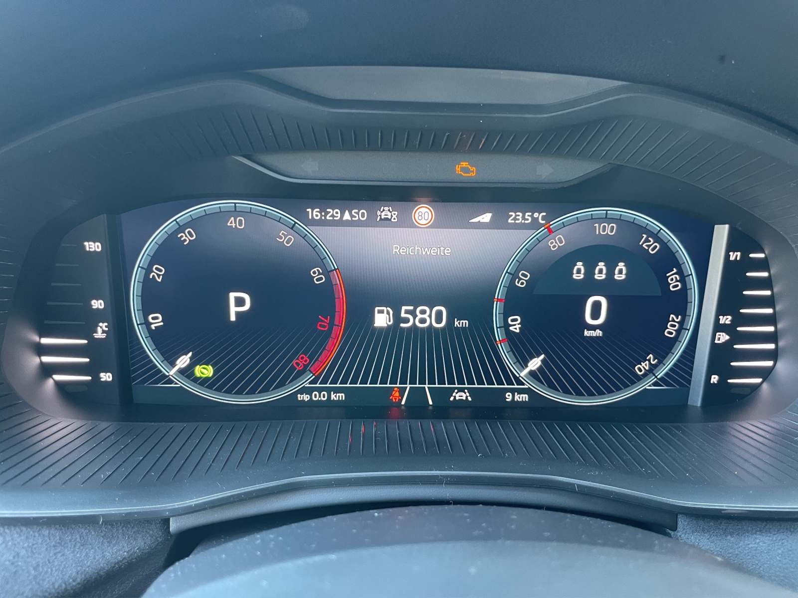 SKODA Kamiq 1.5 TSI Dynamic DSG-image-8