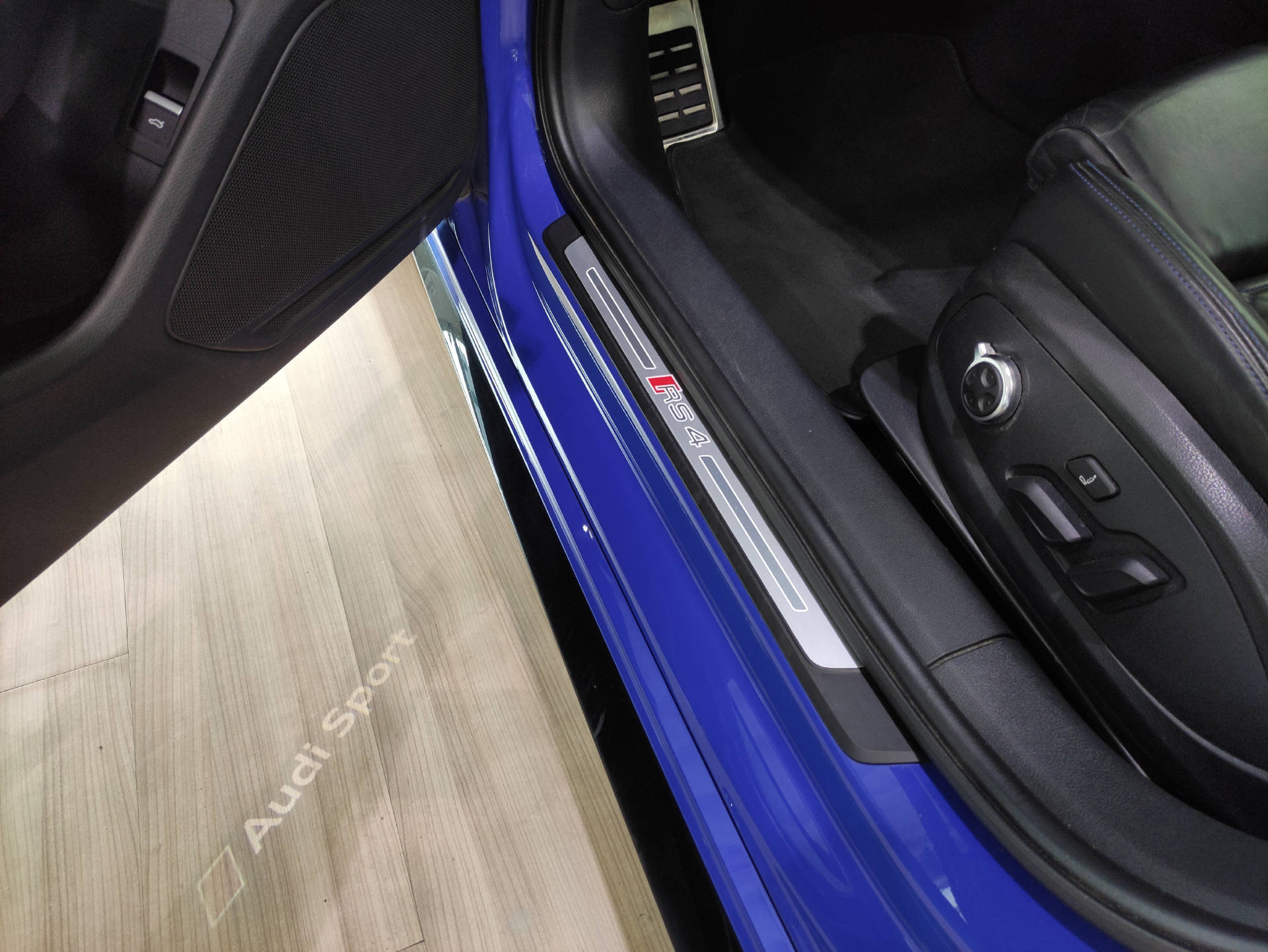 AUDI RS4 Avant 2.9 V6 TFSI quattro T-Tronic-image-5