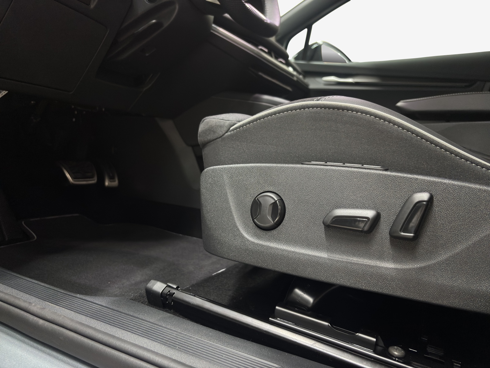 SKODA Elroq 85x Sportline 4x4-image-14