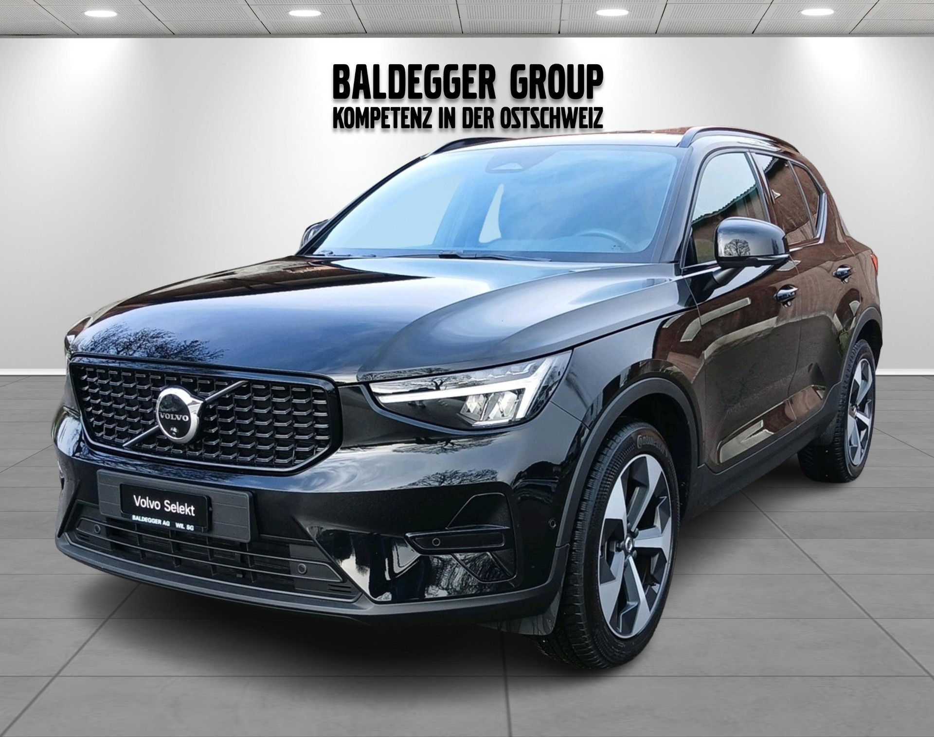 VOLVO XC40 2.0 B3 MH Plus Dark-image-0