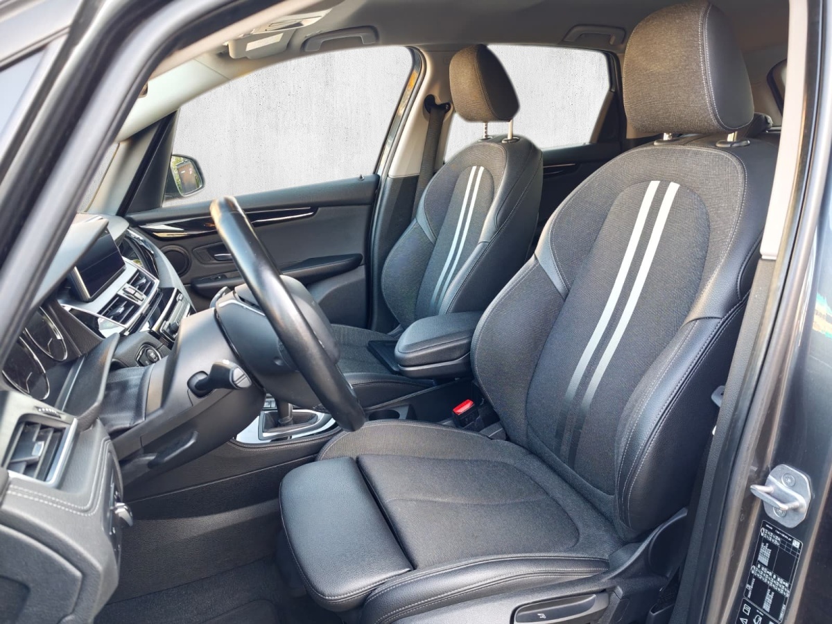 BMW 218d xDrive Active Tourer Steptronic Sport Line-image-8