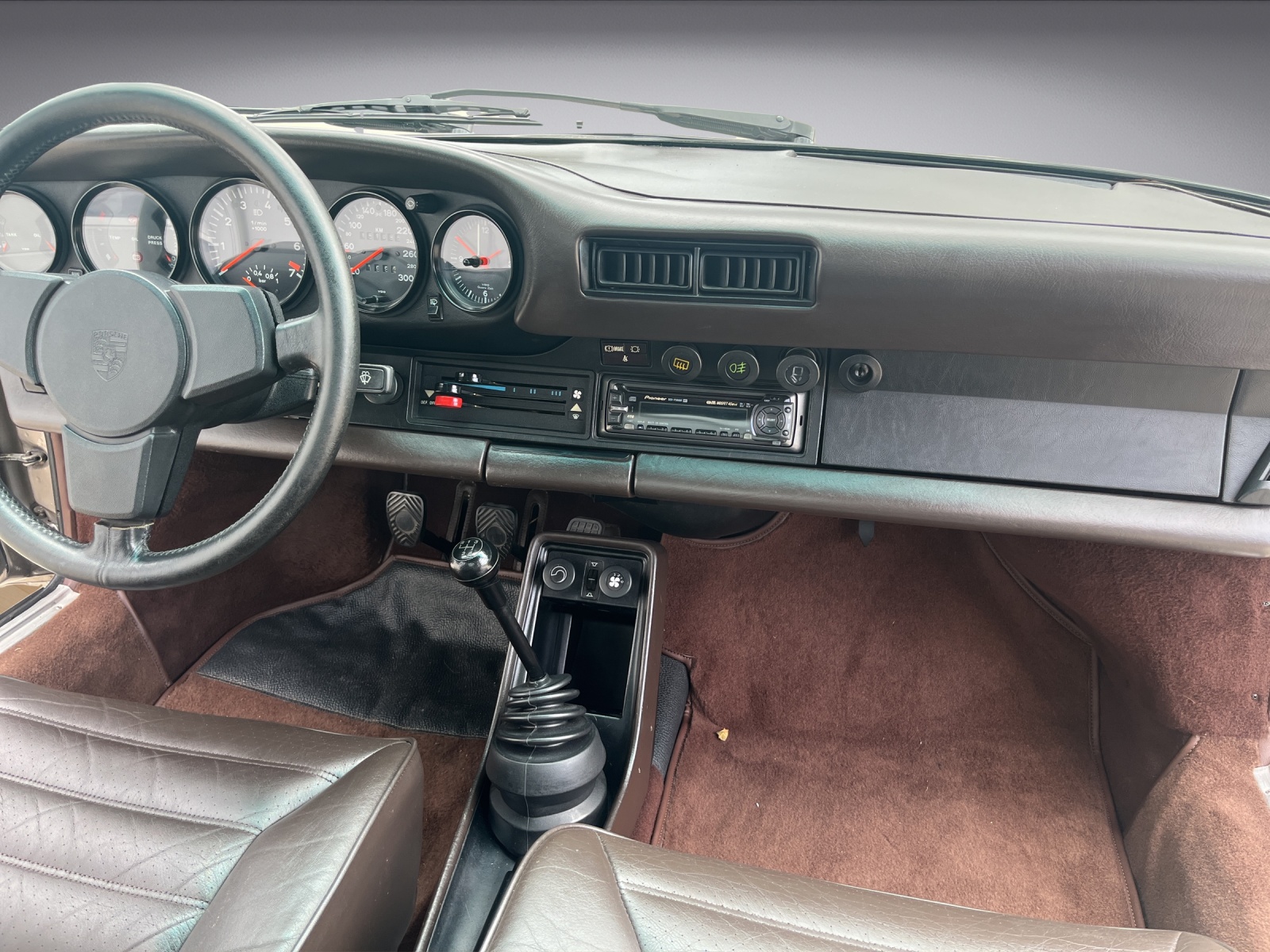 PORSCHE 911 (930) Coupé 3.3 Turbo-image-11