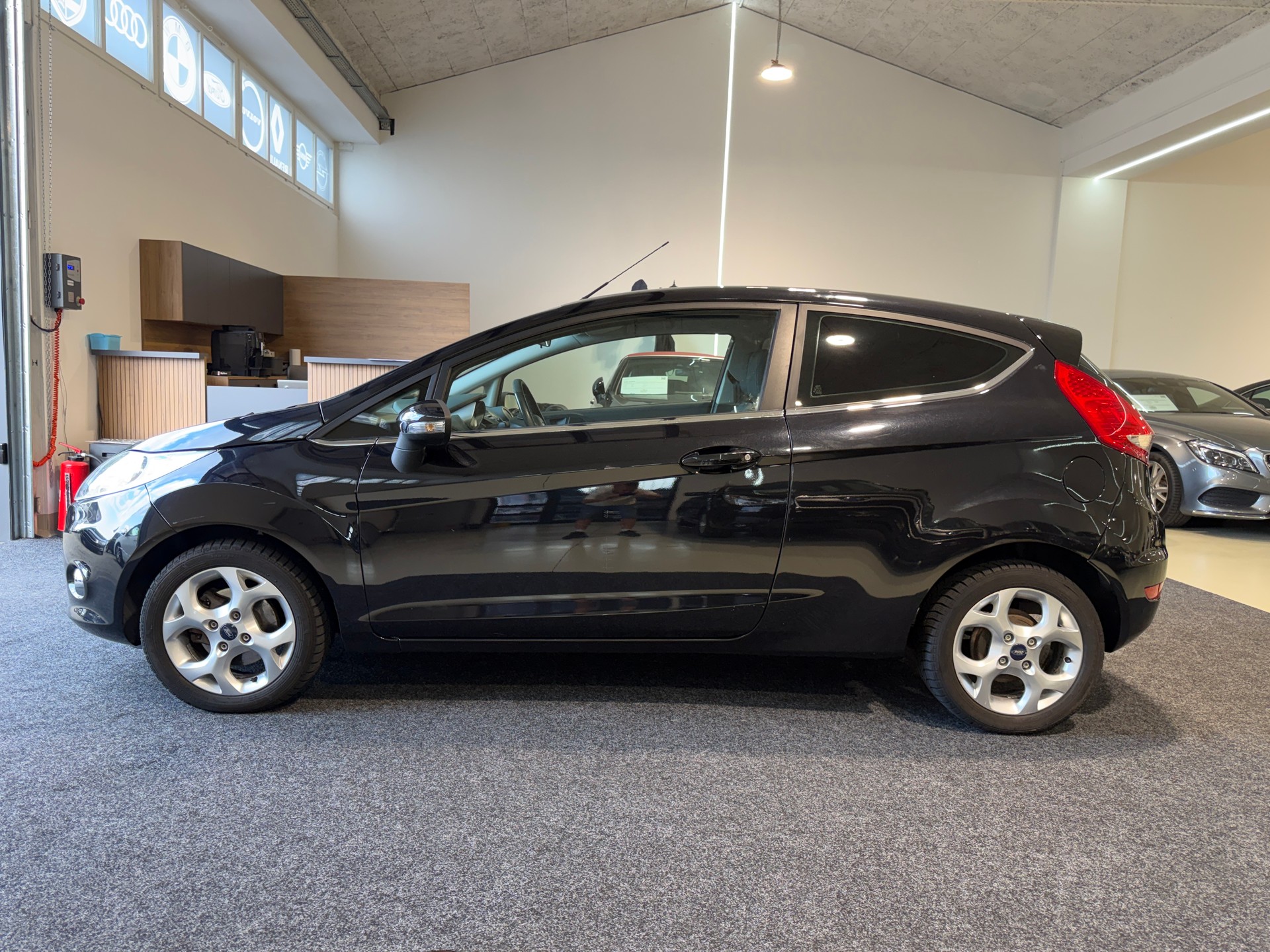 FORD Fiesta 1.4 16V Titanium-image-3