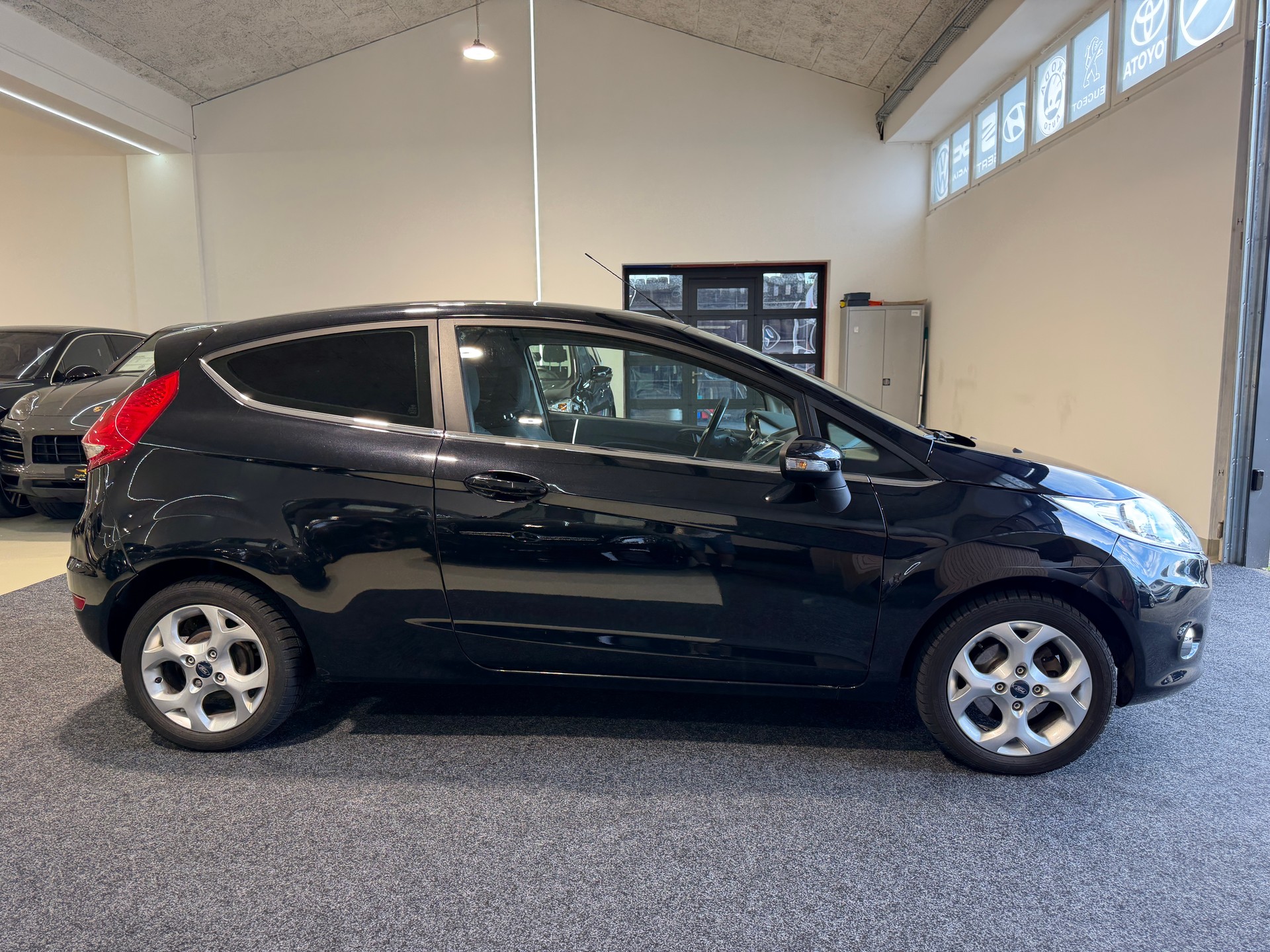 FORD Fiesta 1.4 16V Titanium-image-7