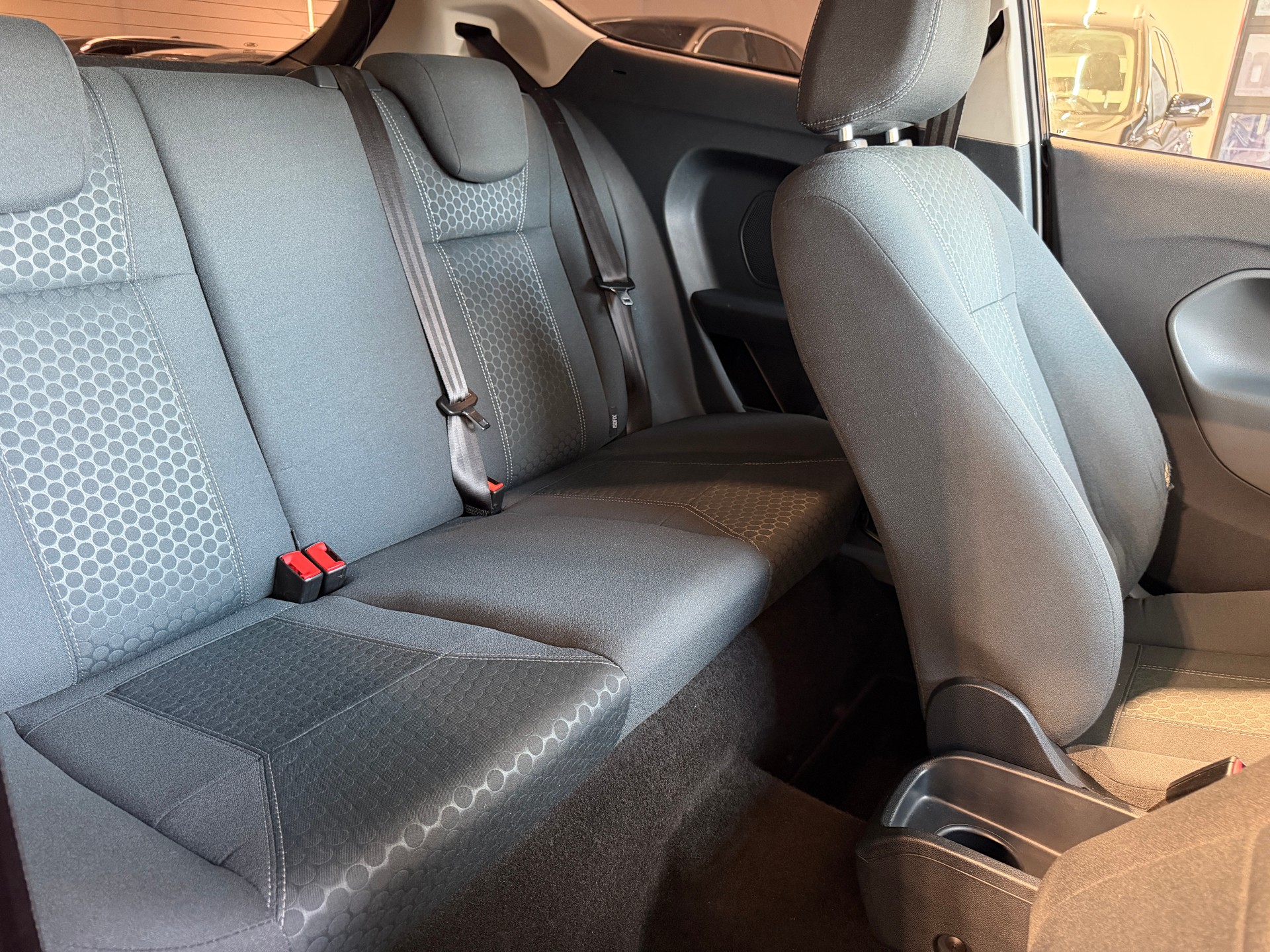 FORD Fiesta 1.4 16V Titanium-image-13