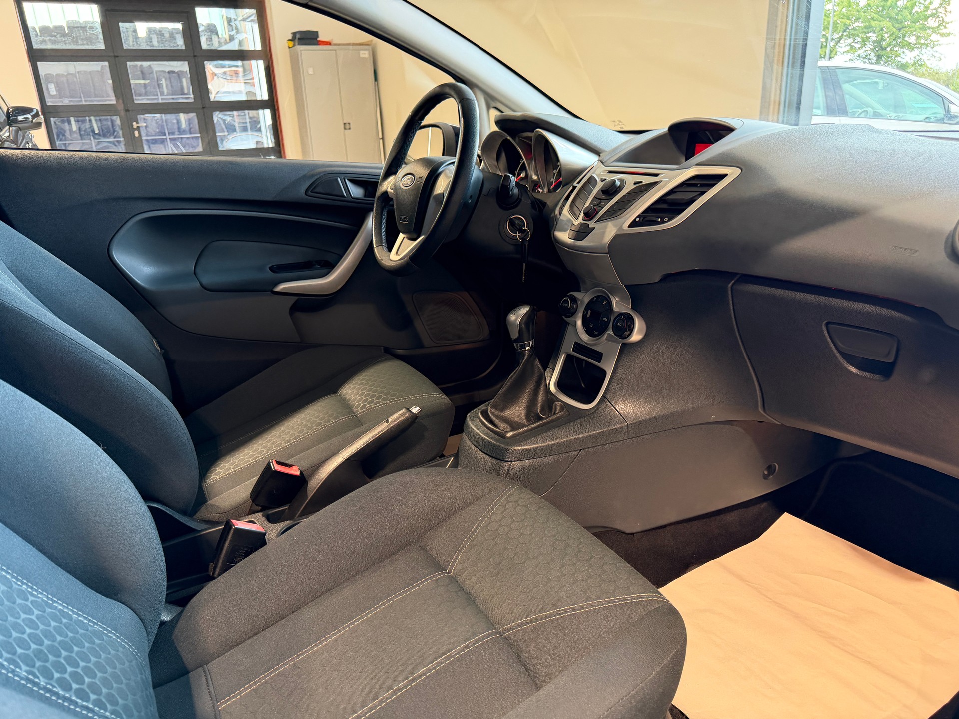 FORD Fiesta 1.4 16V Titanium-image-14