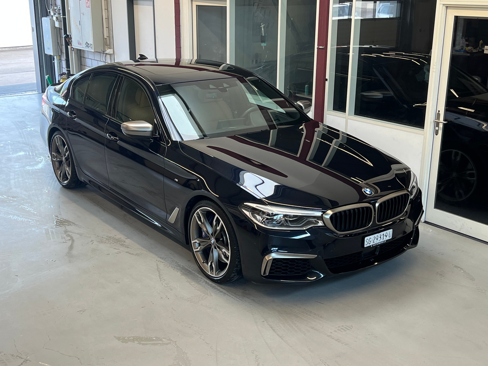 BMW M550i xDrive Steptronic