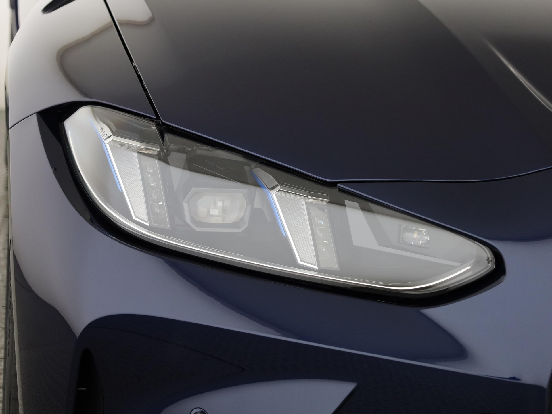 BMW M3 Competition xDrive Touring-image-5