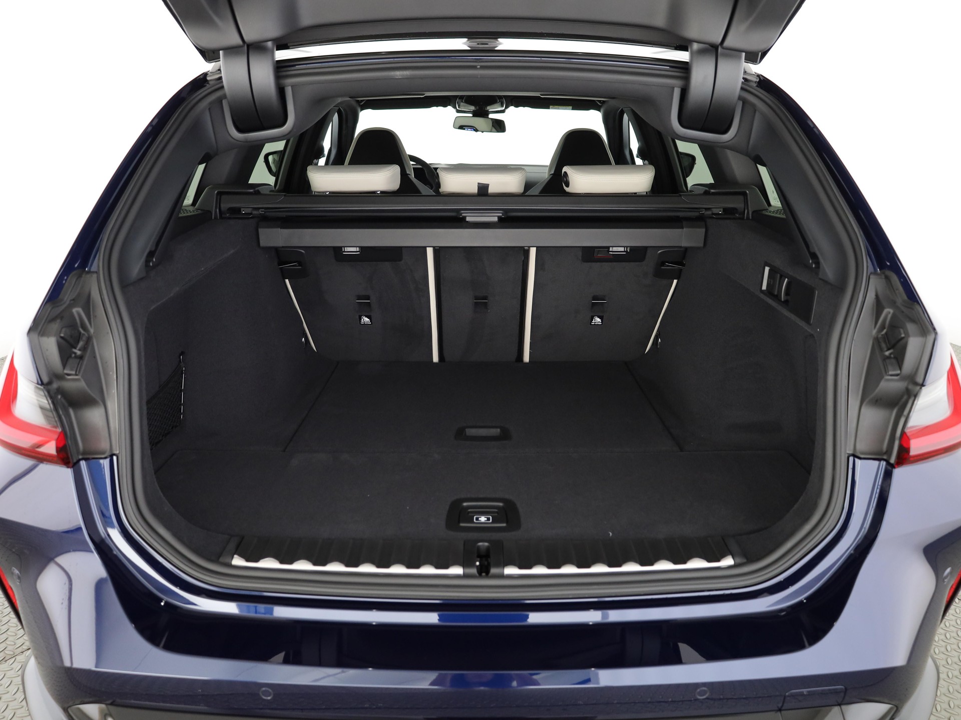 BMW M3 Competition xDrive Touring-image-9
