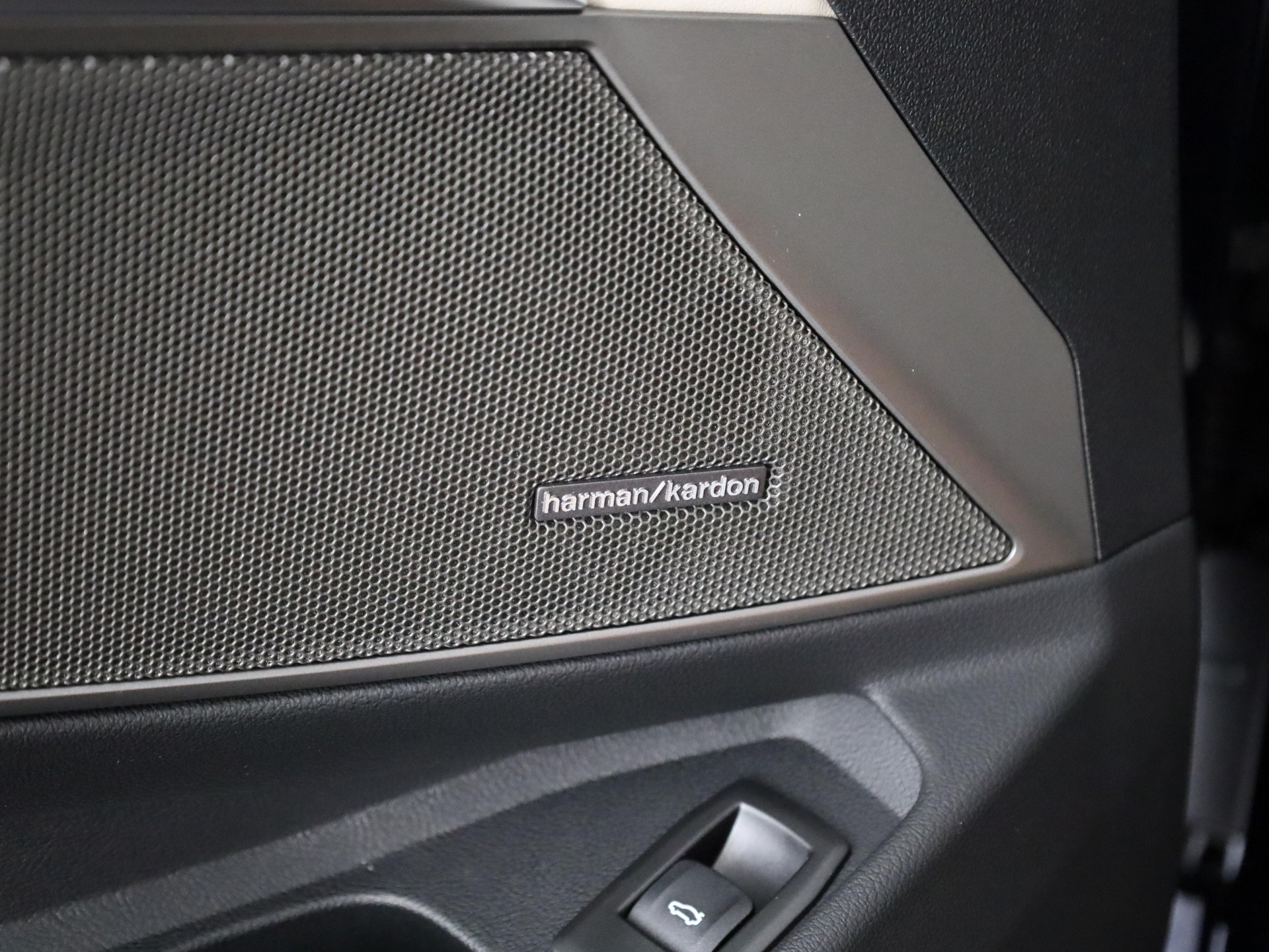 BMW M3 Competition xDrive Touring-image-21