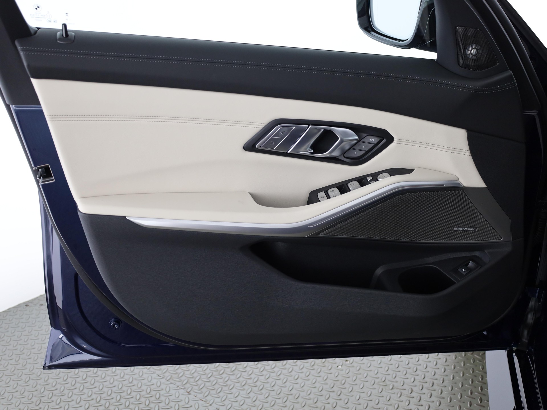 BMW M3 Competition xDrive Touring-image-11