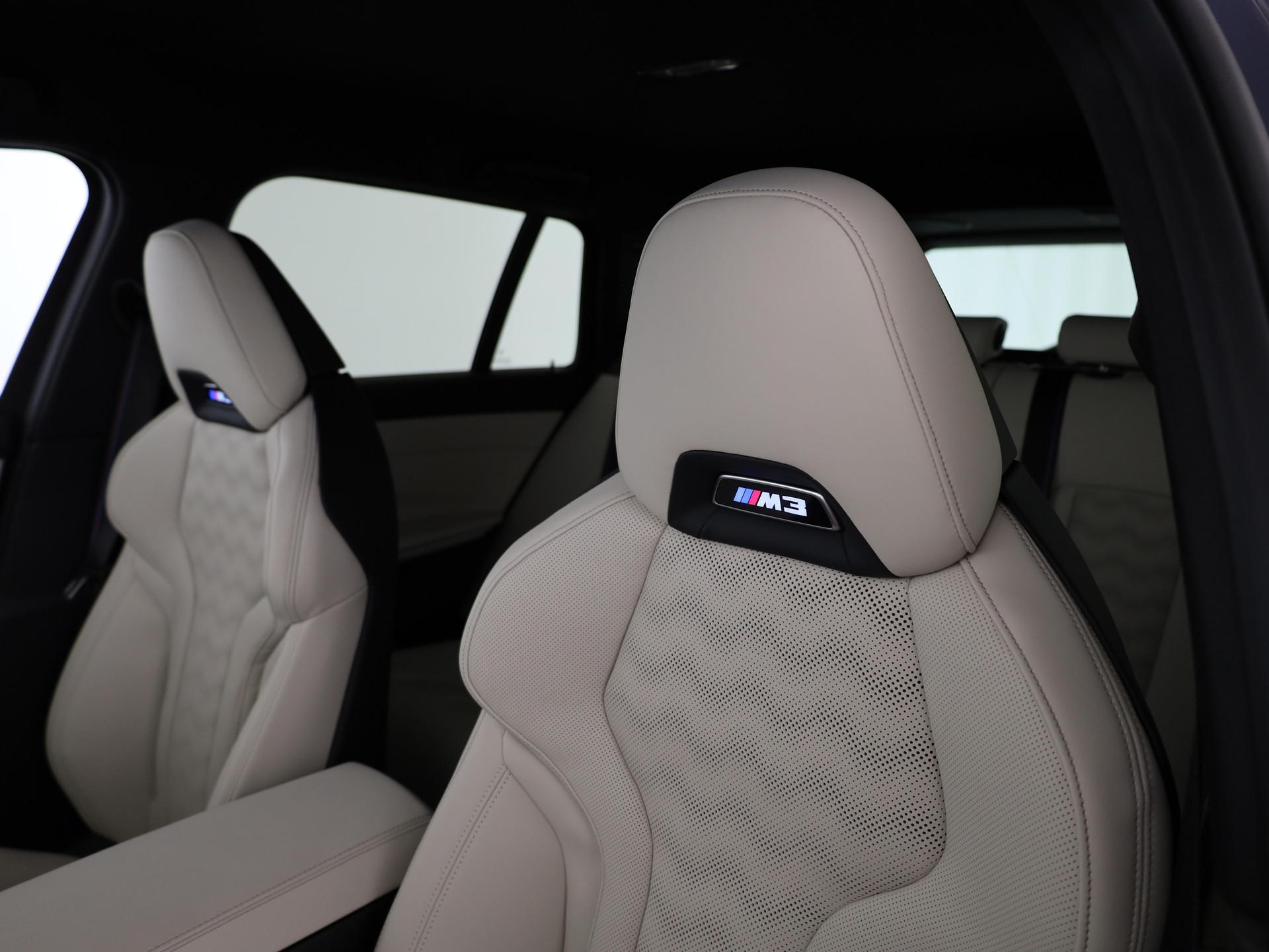 BMW M3 Competition xDrive Touring-image-12