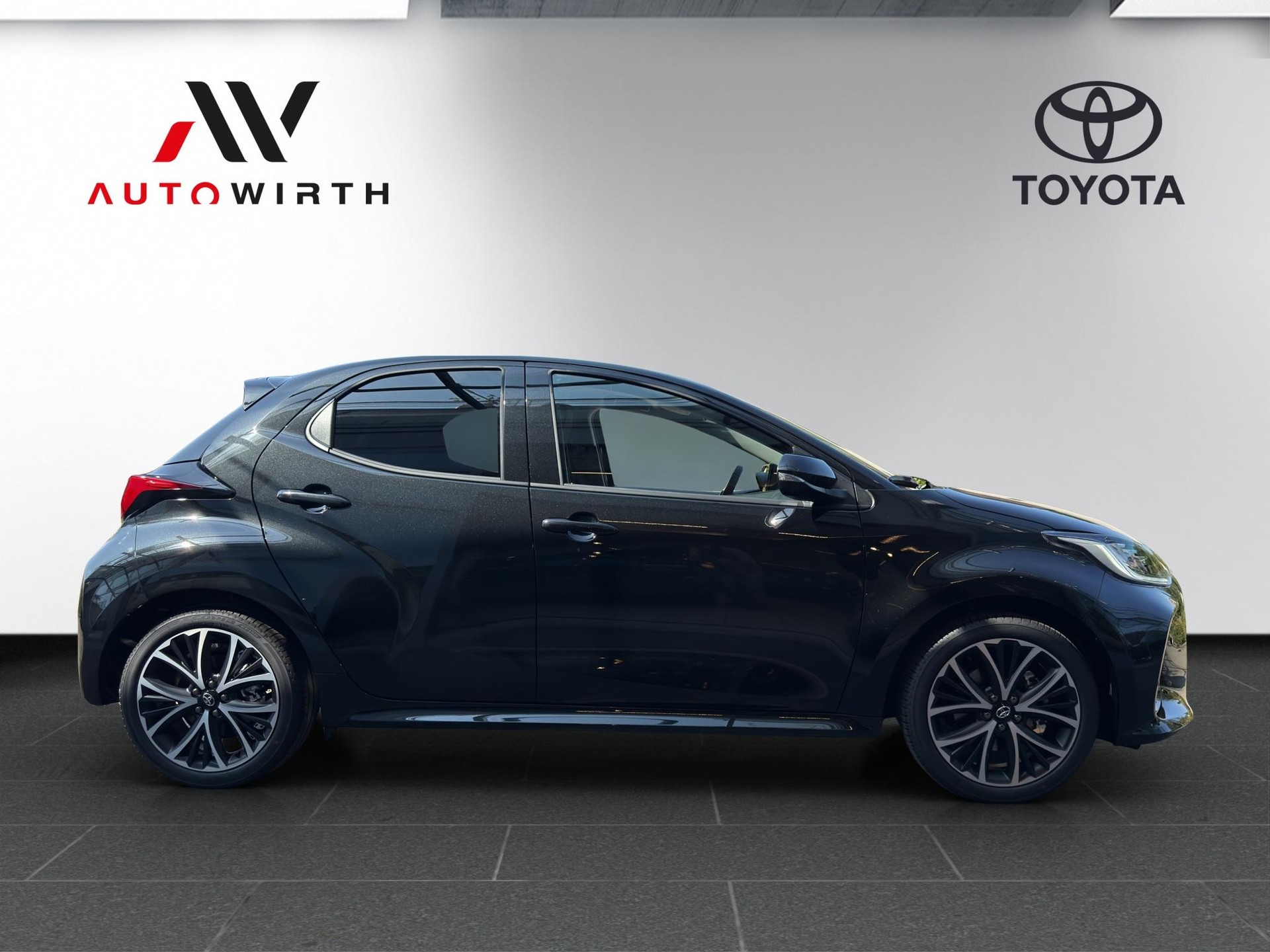 TOYOTA Yaris 1.5 VVT-i HSD Trend-image-3