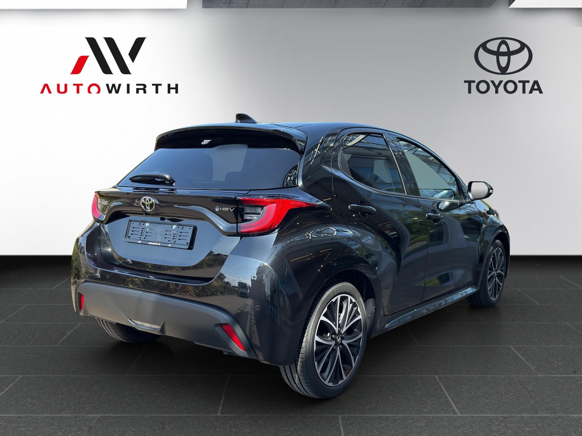 TOYOTA Yaris 1.5 VVT-i HSD Trend-image-4