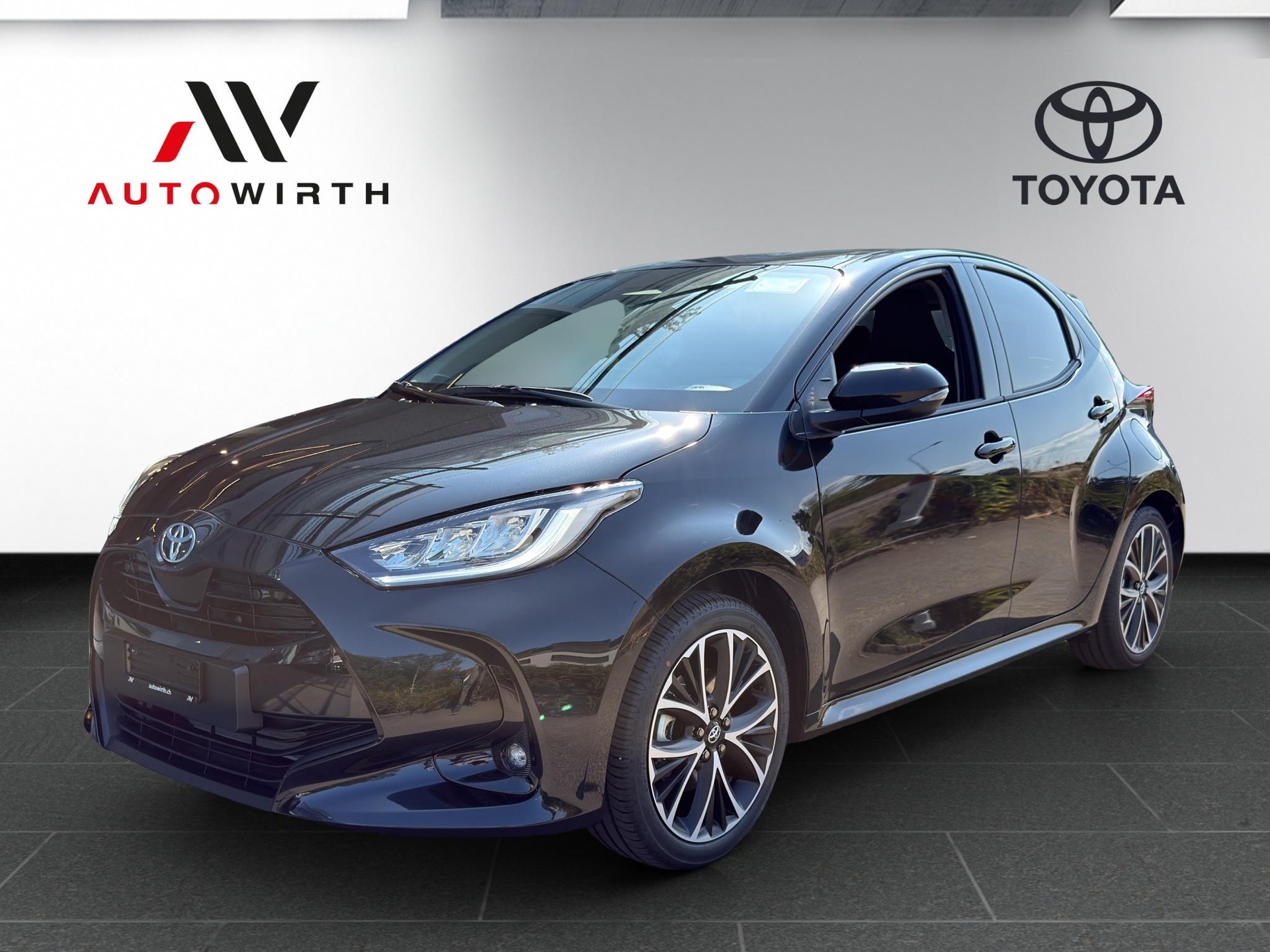 TOYOTA Yaris 1.5 VVT-i HSD Trend-image-0