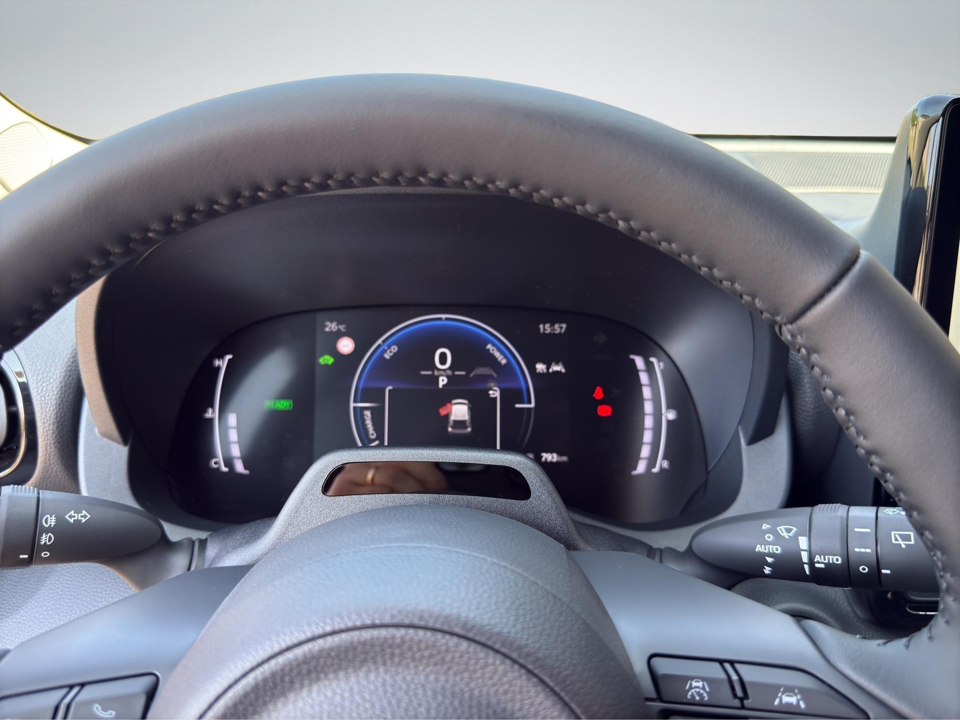 TOYOTA Yaris 1.5 VVT-i HSD Trend-image-10