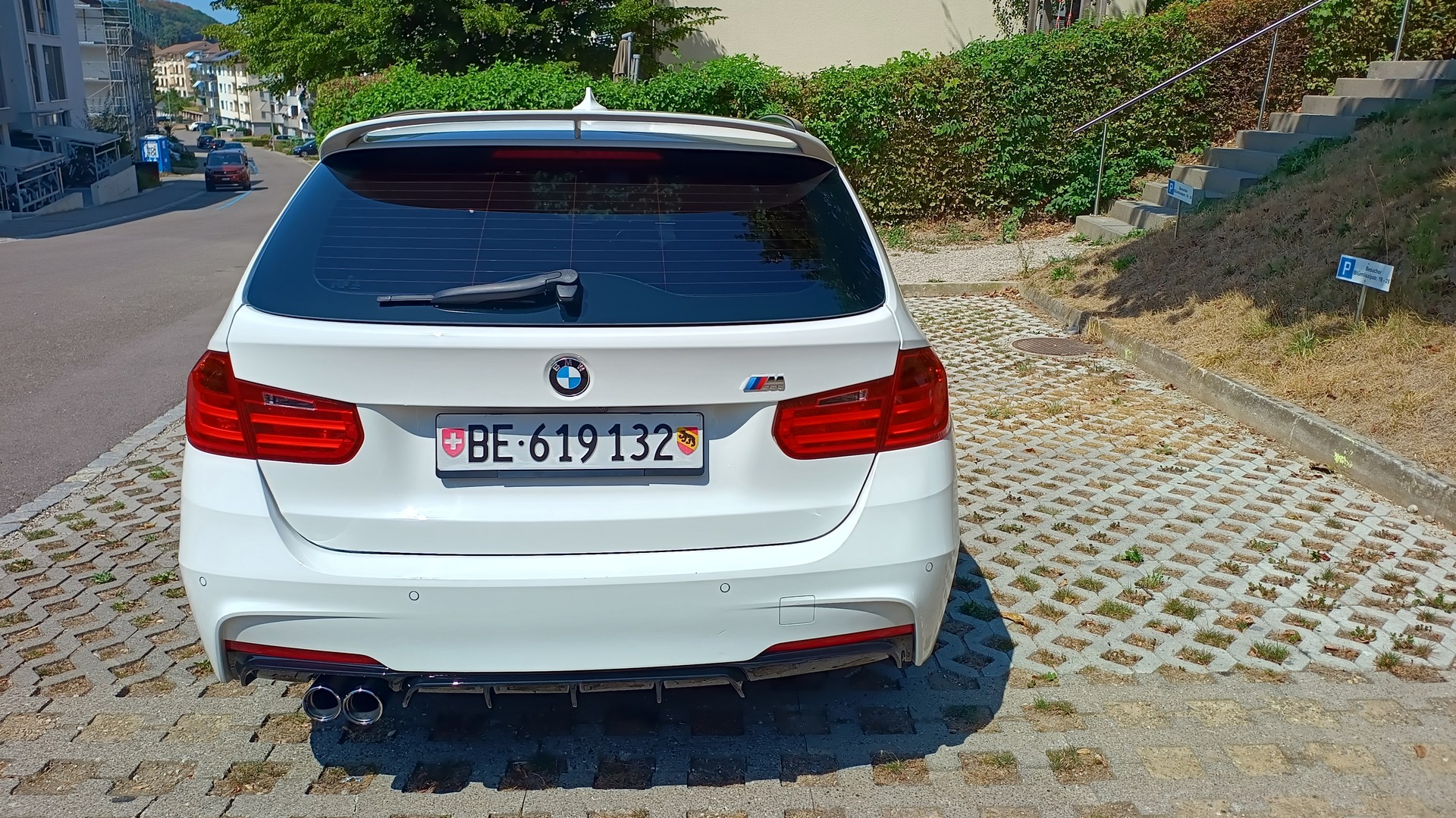 BMW 328i xDrive-image-3