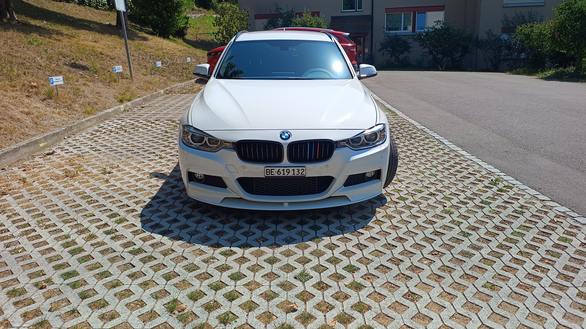 BMW 328i xDrive-image-1