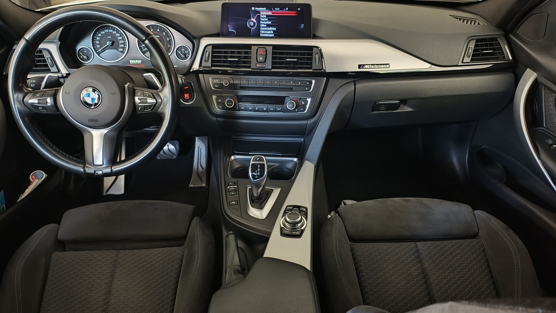 BMW 328i xDrive-image-4