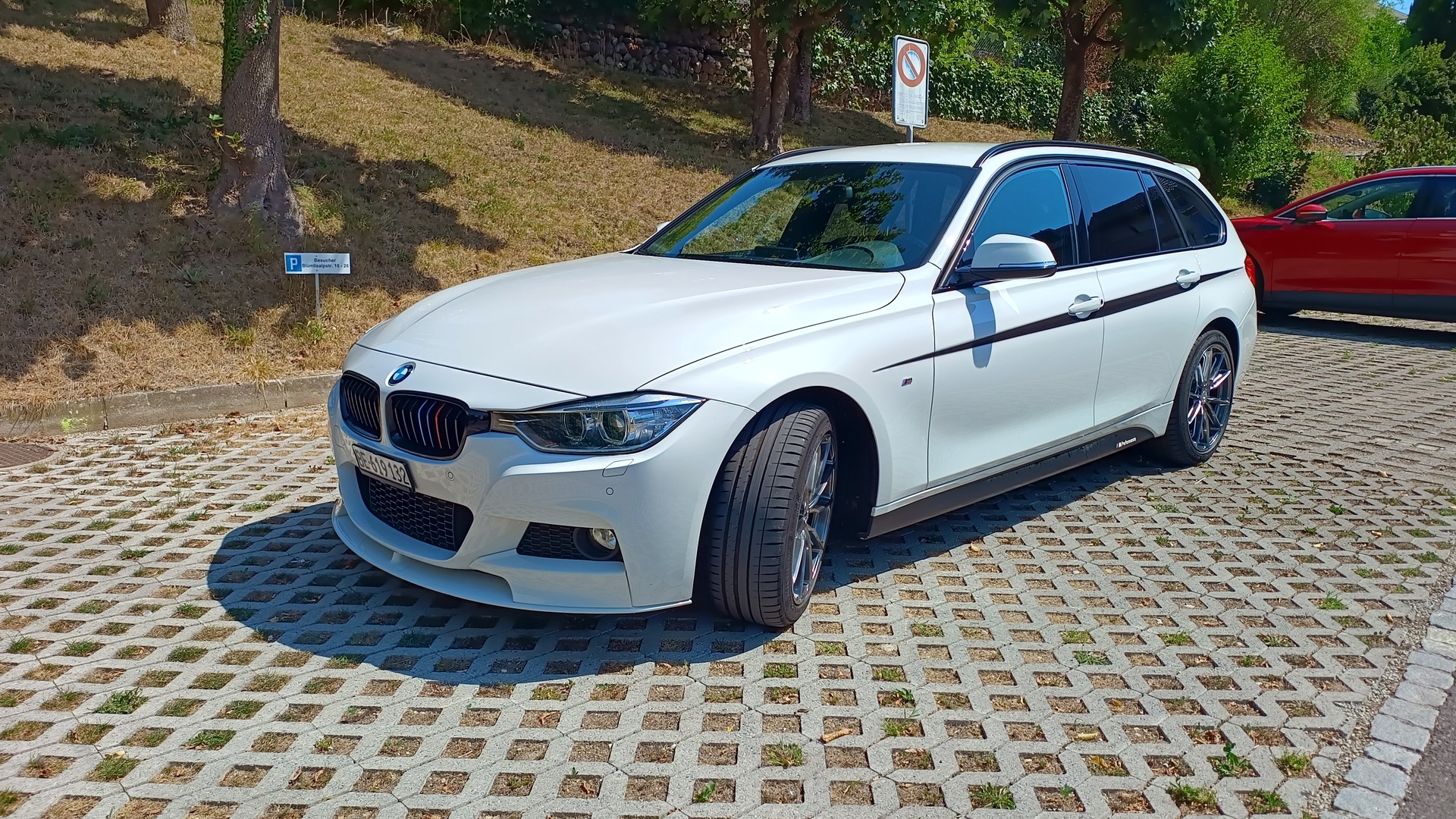BMW 328i xDrive-image-0