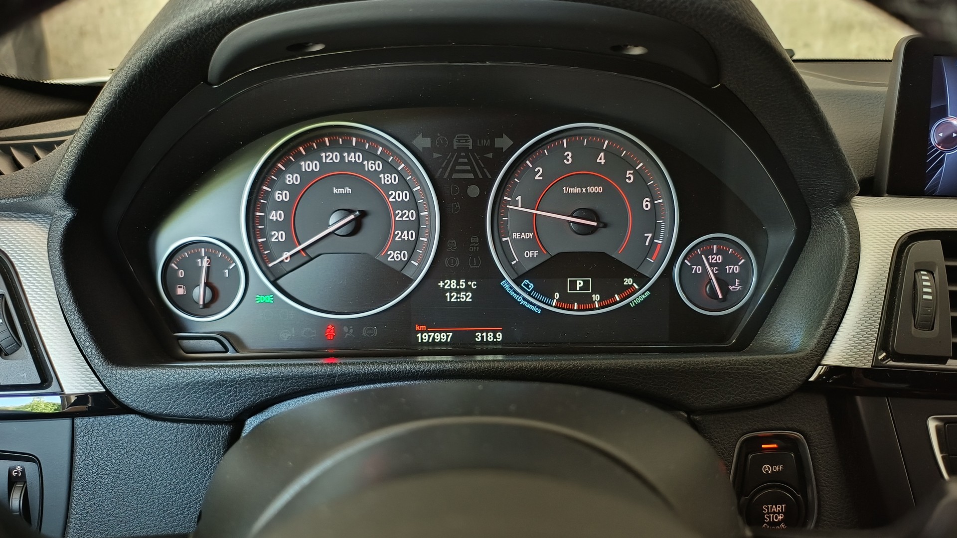 BMW 328i xDrive-image-5