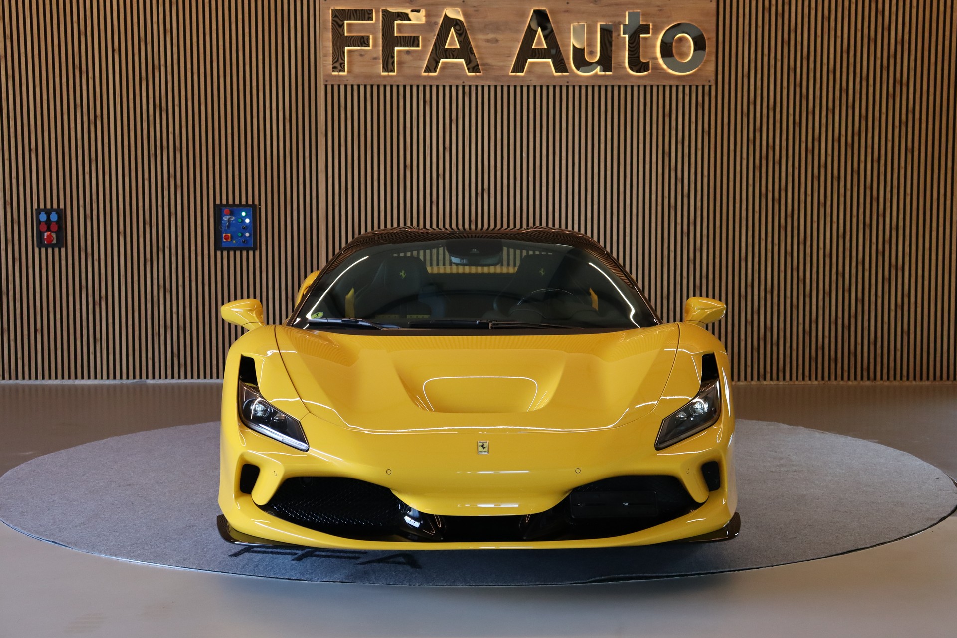 FERRARI F8 Spider-image-1