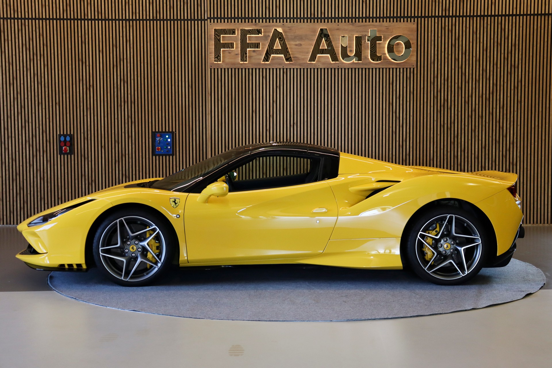 FERRARI F8 Spider-image-11