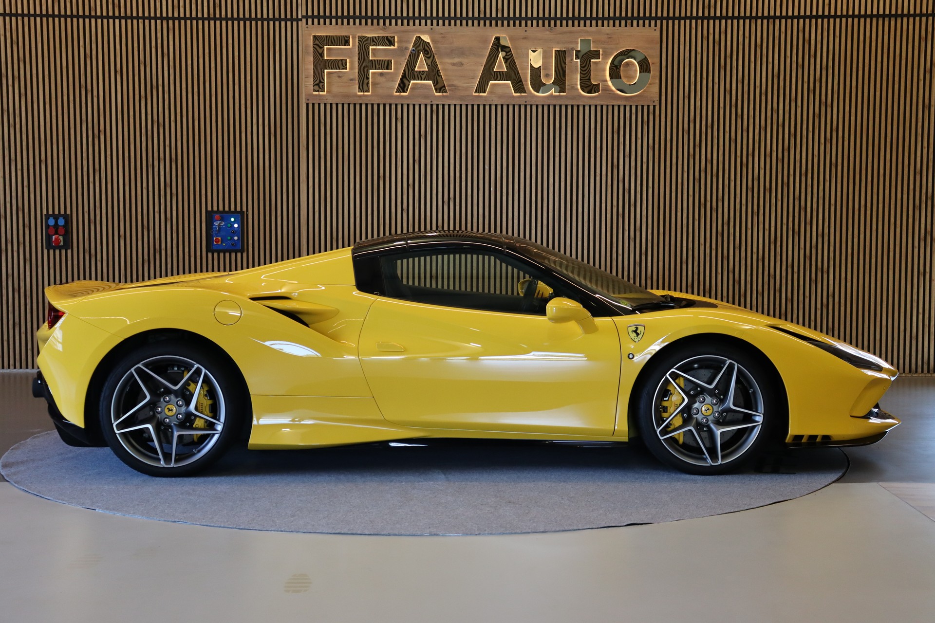 FERRARI F8 Spider-image-5