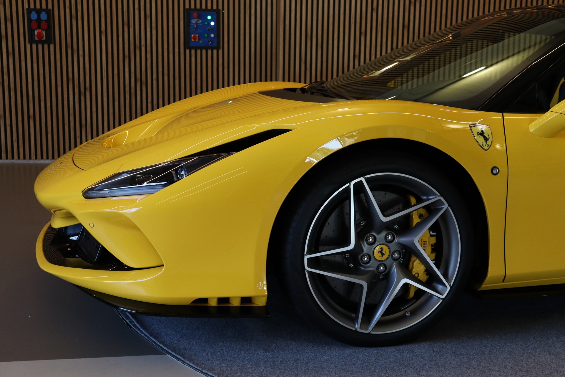 FERRARI F8 Spider-image-12
