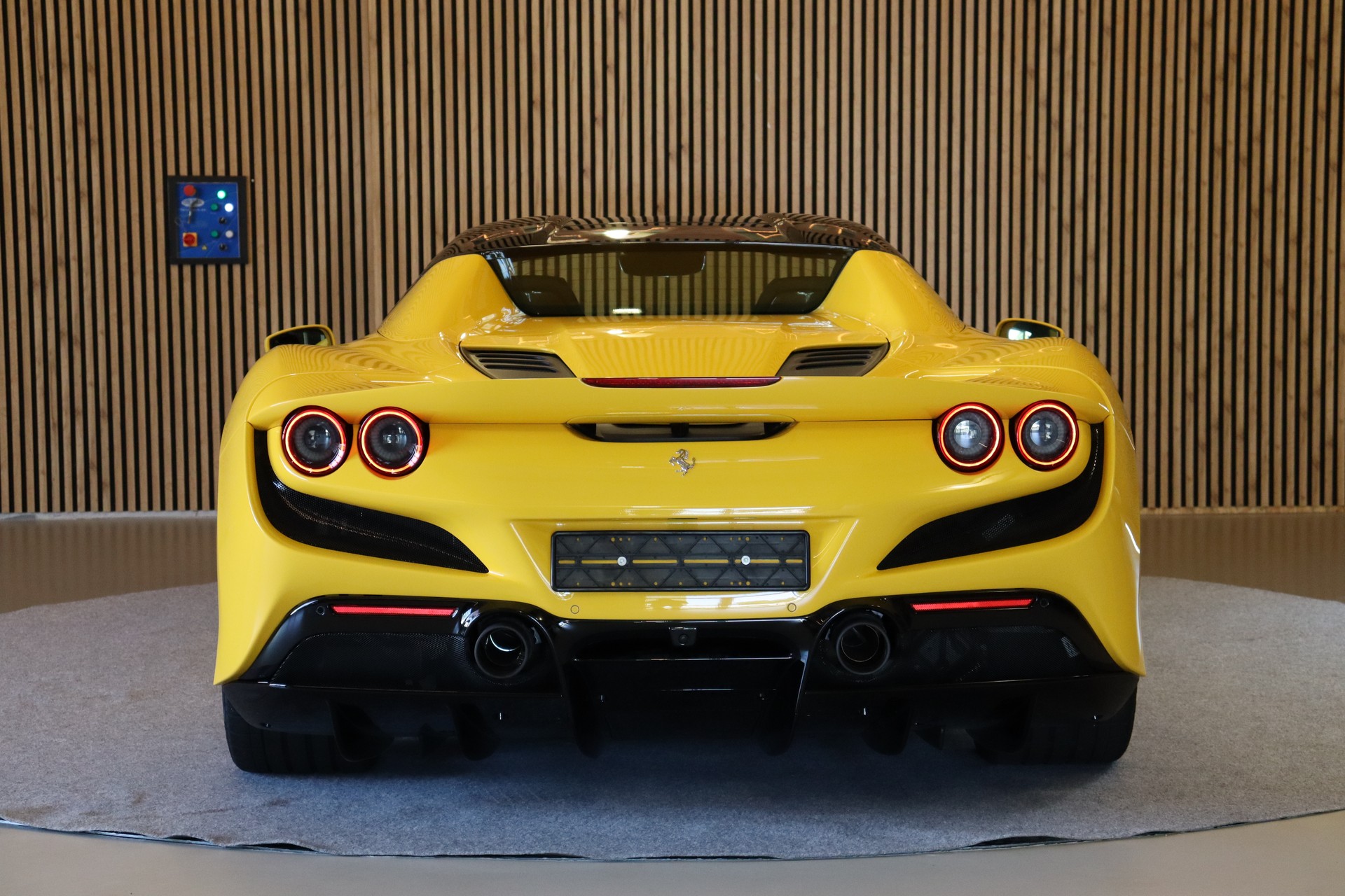 FERRARI F8 Spider-image-9