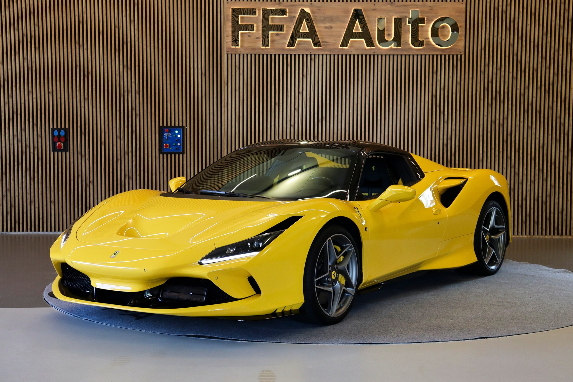 FERRARI F8 Spider-image-0