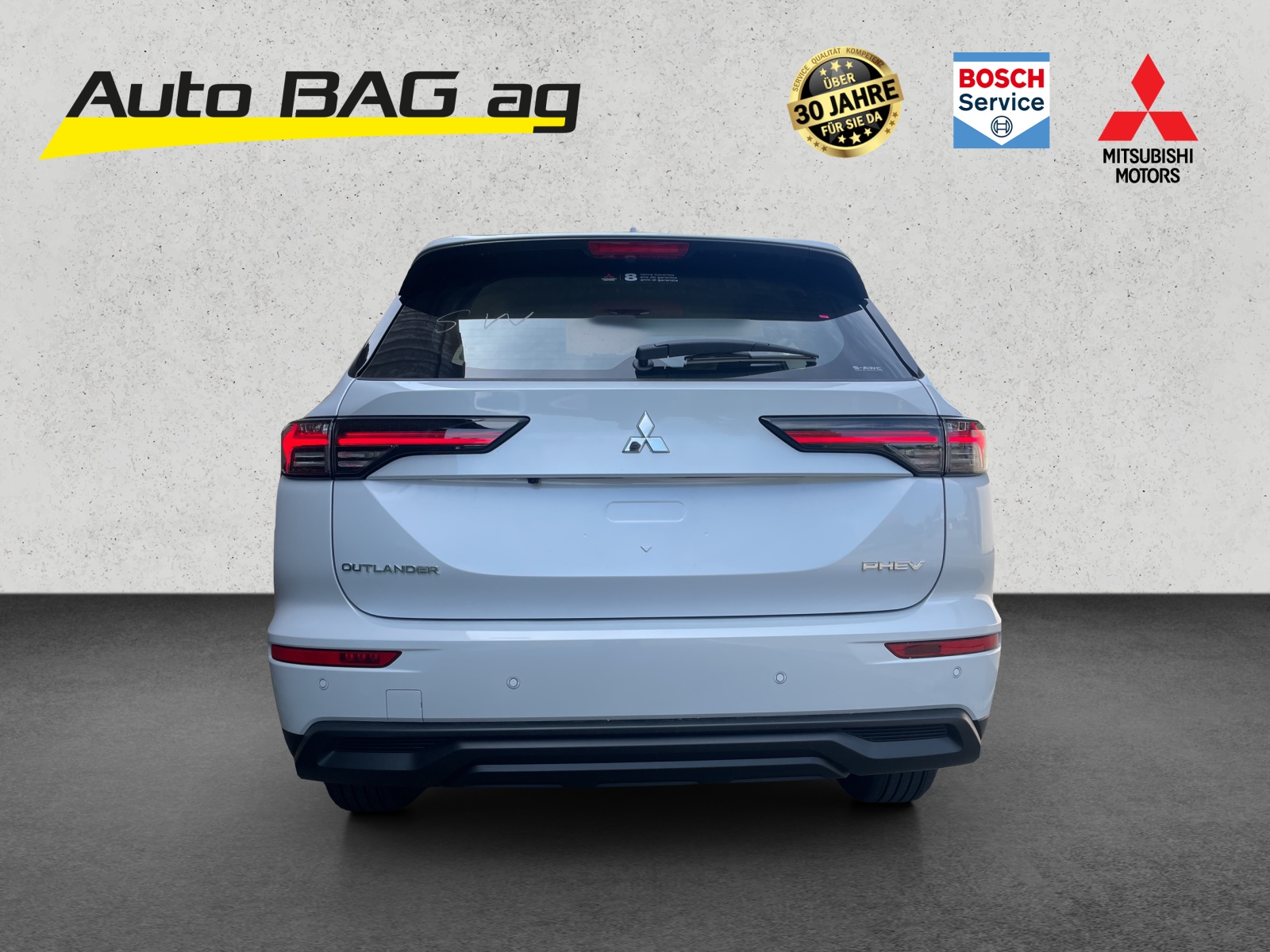 MITSUBISHI Outlander 2.4 PHEV Inform 4x4-image-3