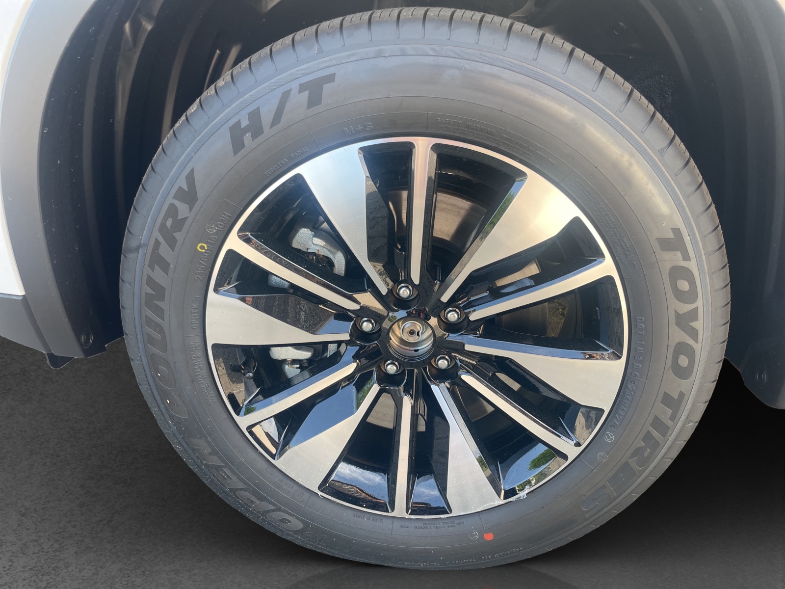 MITSUBISHI Outlander 2.4 PHEV Inform 4x4-image-12
