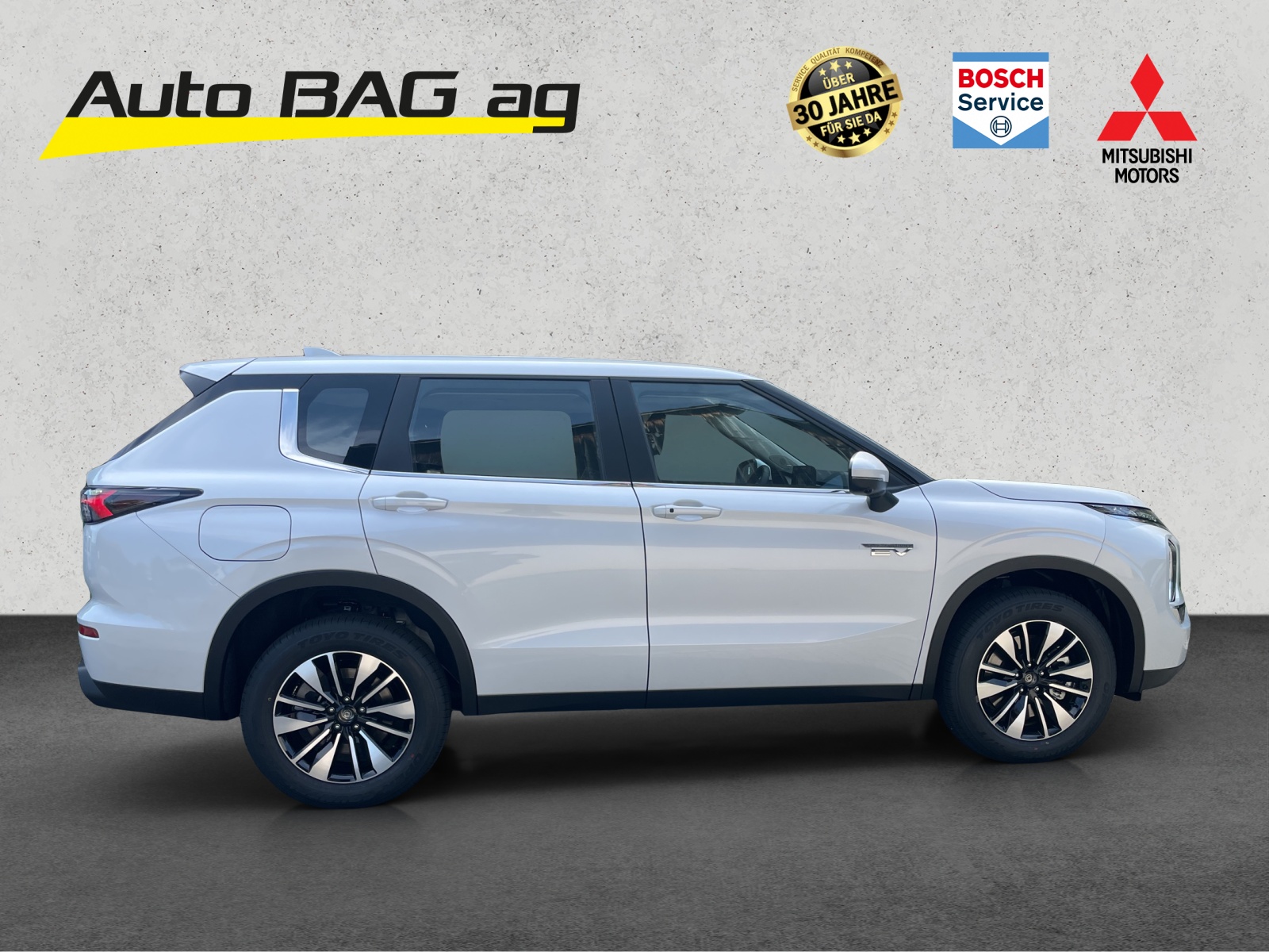 MITSUBISHI Outlander 2.4 PHEV Inform 4x4-image-5