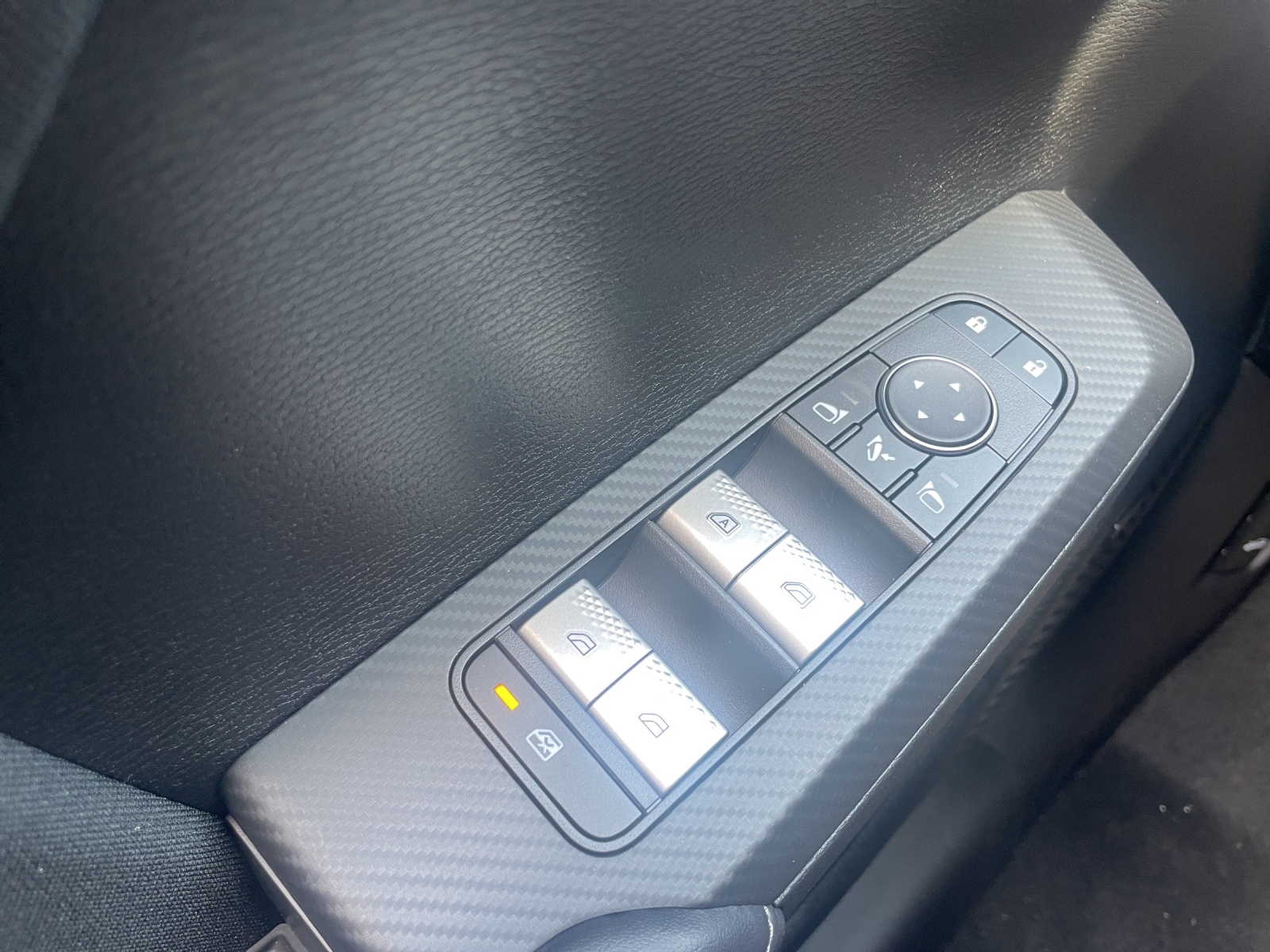 MITSUBISHI Outlander 2.4 PHEV Inform 4x4-image-10