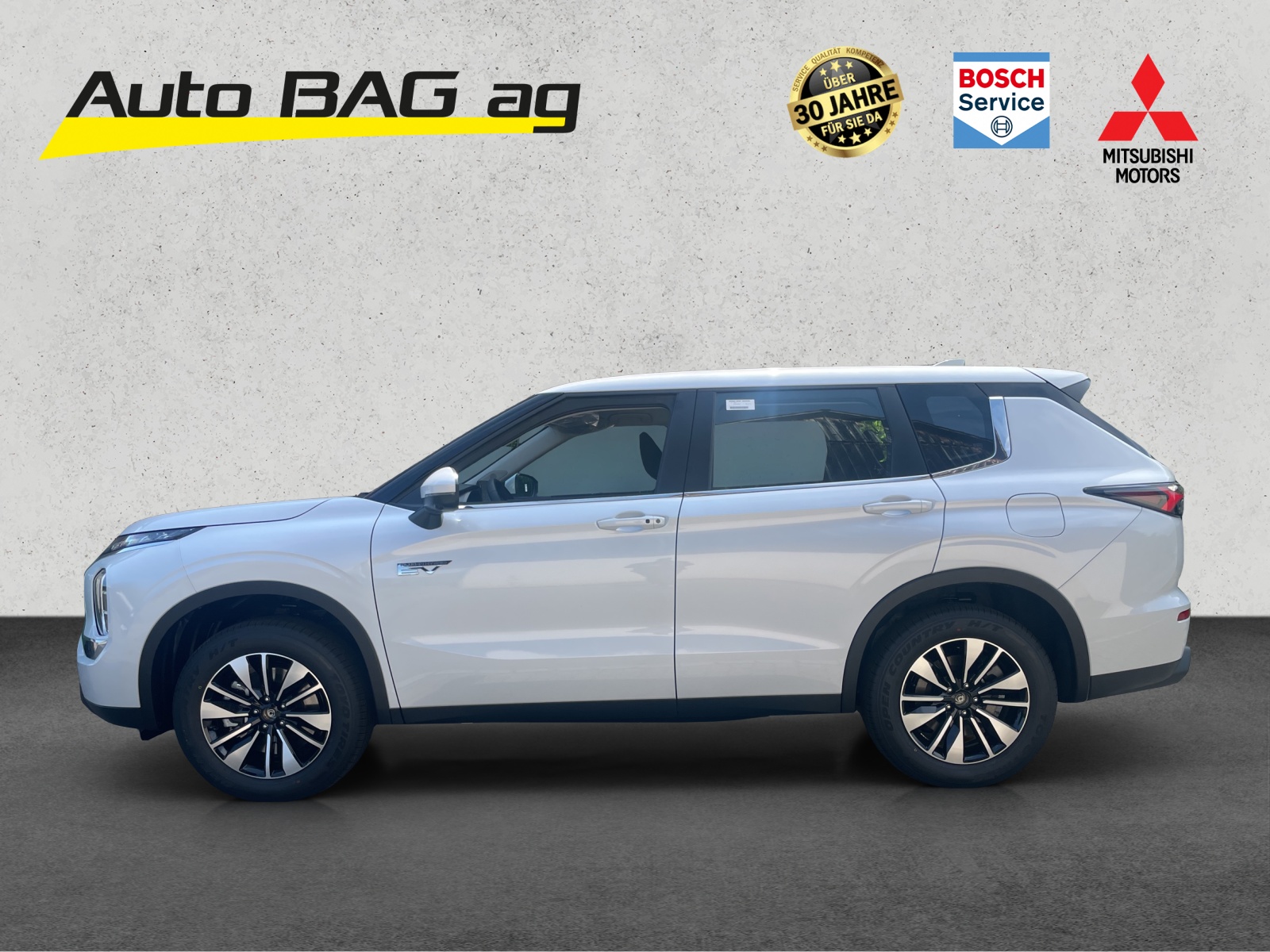MITSUBISHI Outlander 2.4 PHEV Inform 4x4-image-1