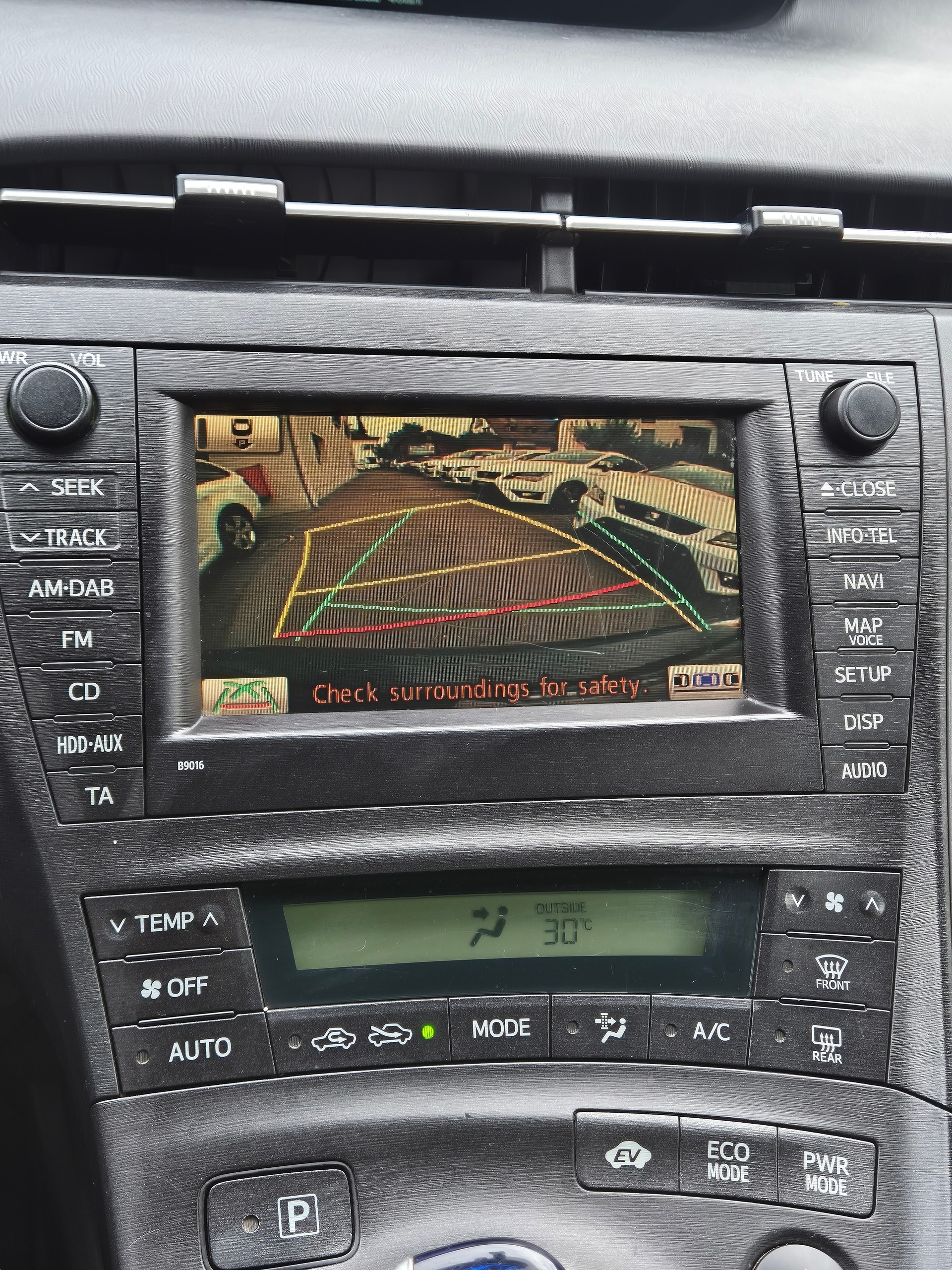 TOYOTA Prius 1.8 16V HSD Sol Premium-image-17