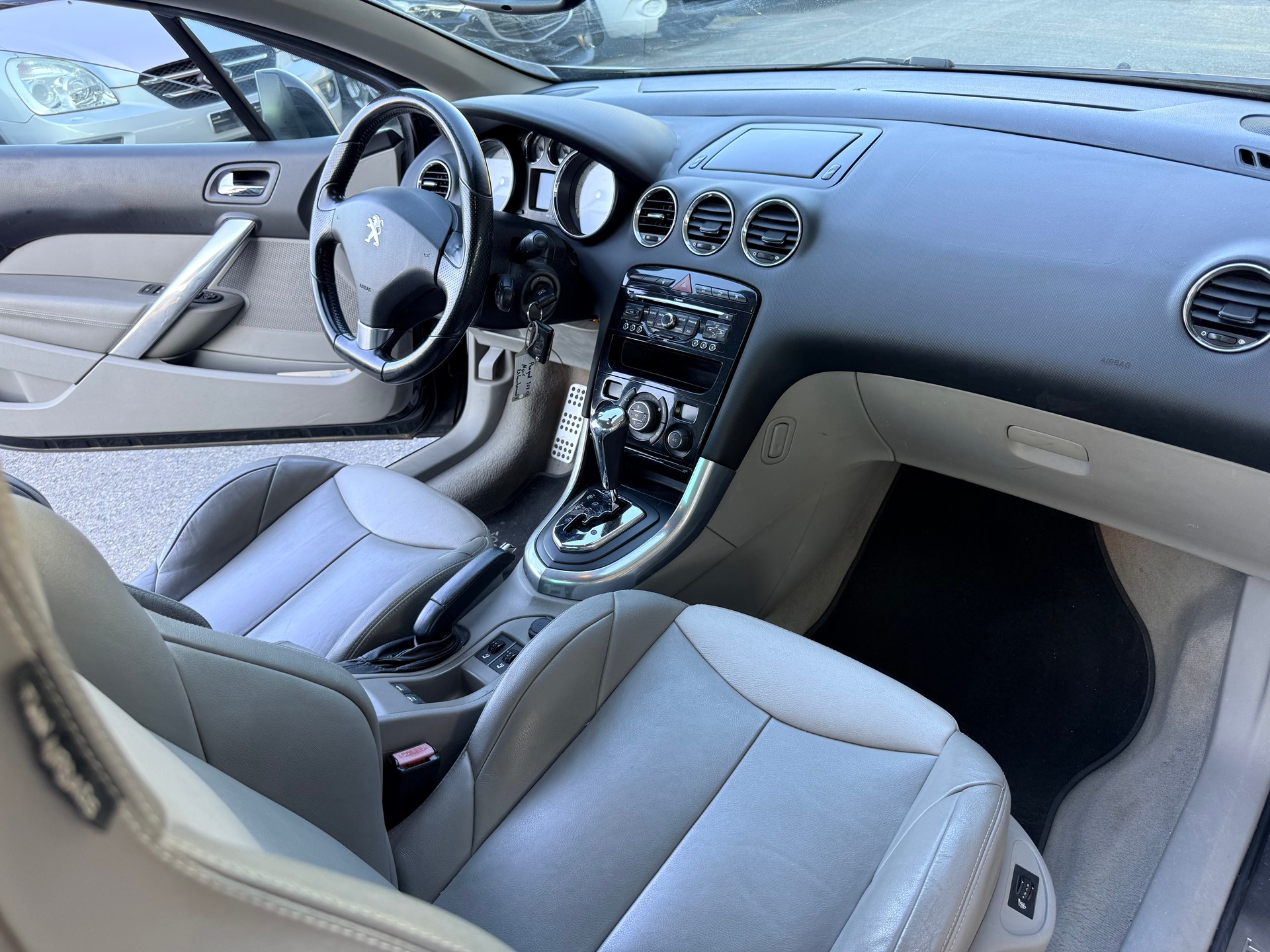 PEUGEOT 308 CC 1.6 16V Turbo R.Garros Automatic-image-8