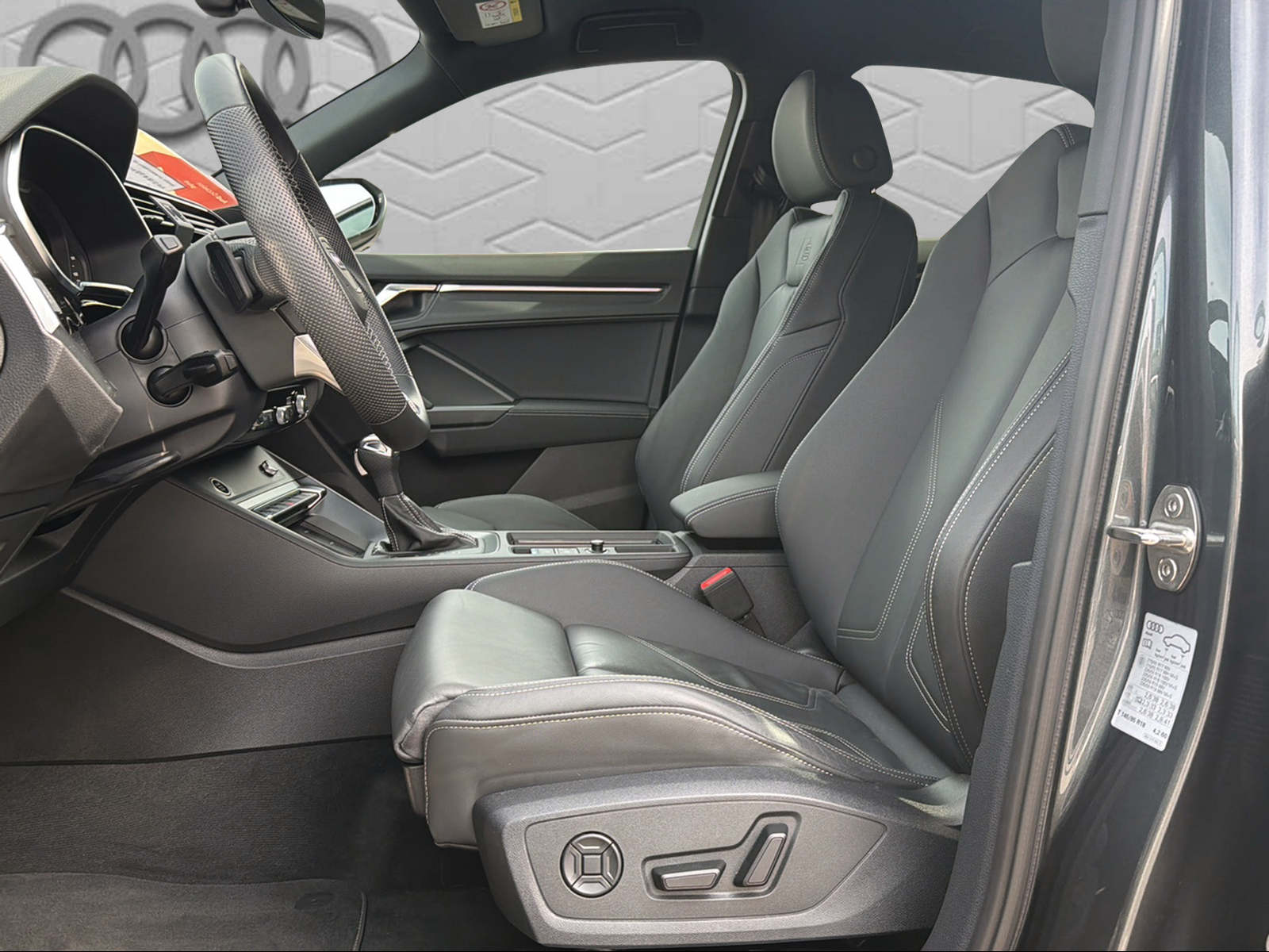 AUDI Q3 Sportback 40 TFSI S line quattro S-tronic-image-10