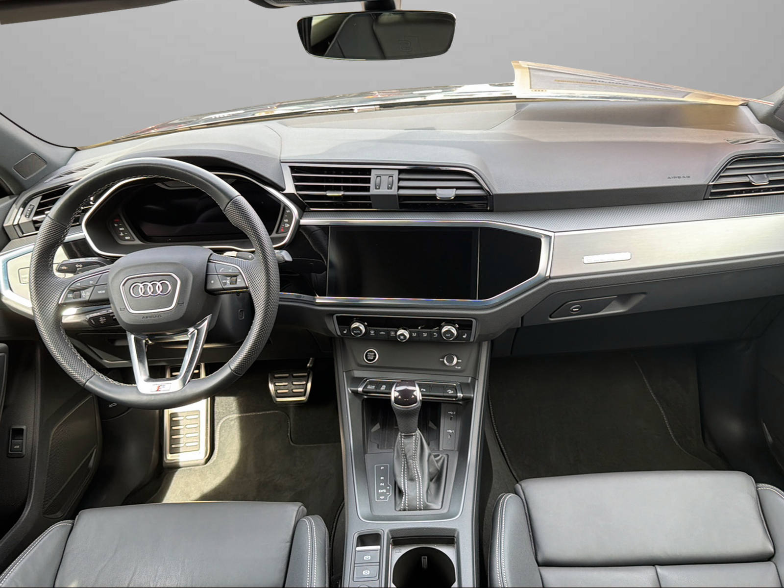 AUDI Q3 Sportback 40 TFSI S line quattro S-tronic-image-12