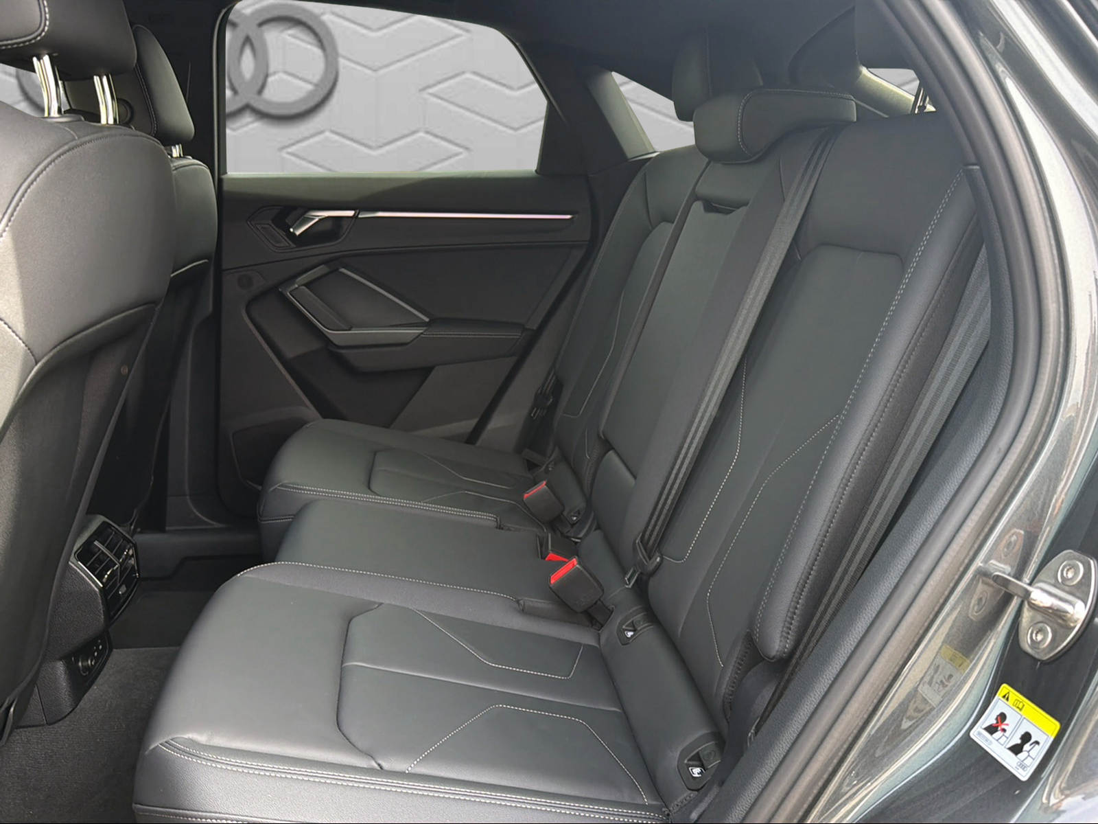 AUDI Q3 Sportback 40 TFSI S line quattro S-tronic-image-15