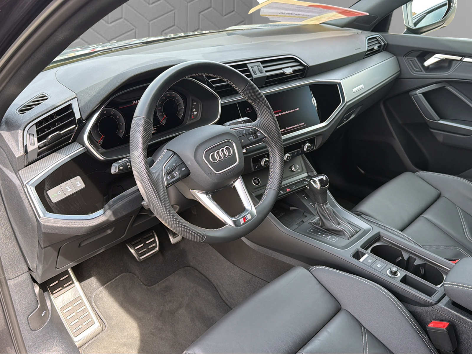 AUDI Q3 Sportback 40 TFSI S line quattro S-tronic-image-11