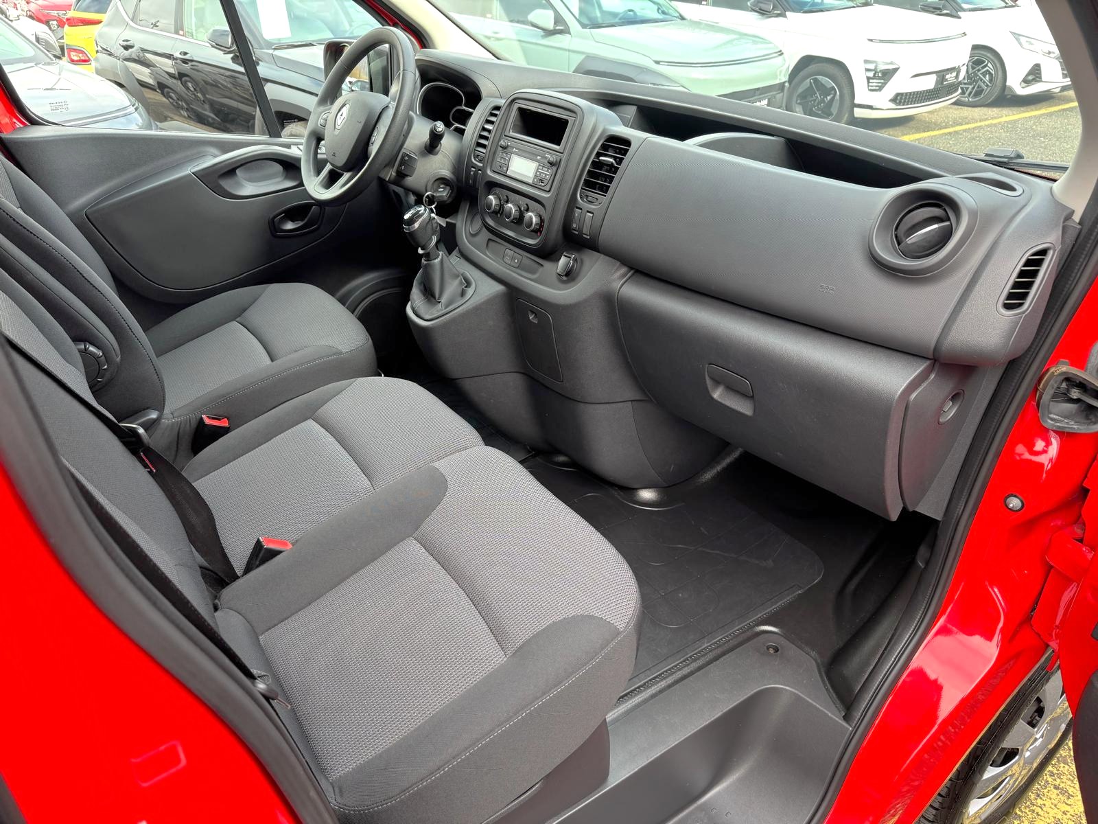 RENAULT Trafic 2.0 Energy dCi 120 3.0t Business L1H1-image-3