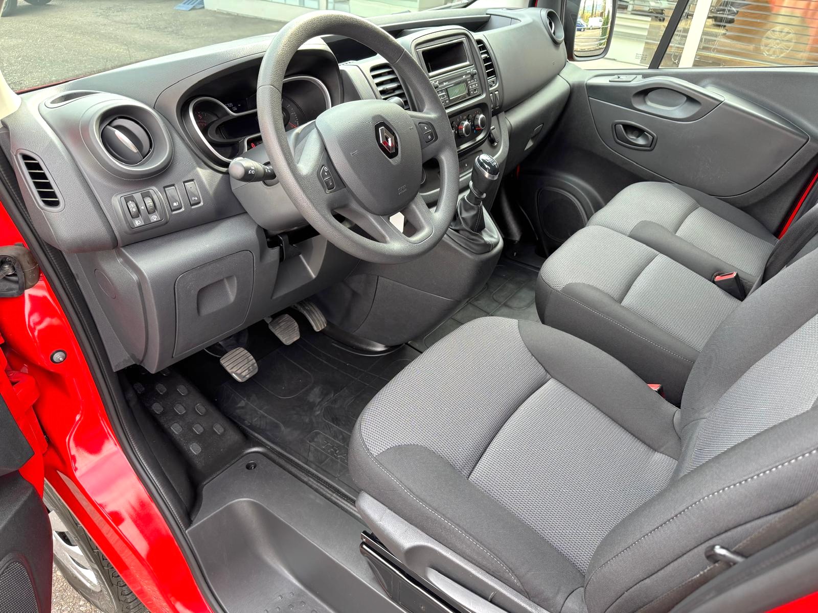 RENAULT Trafic 2.0 Energy dCi 120 3.0t Business L1H1-image-1