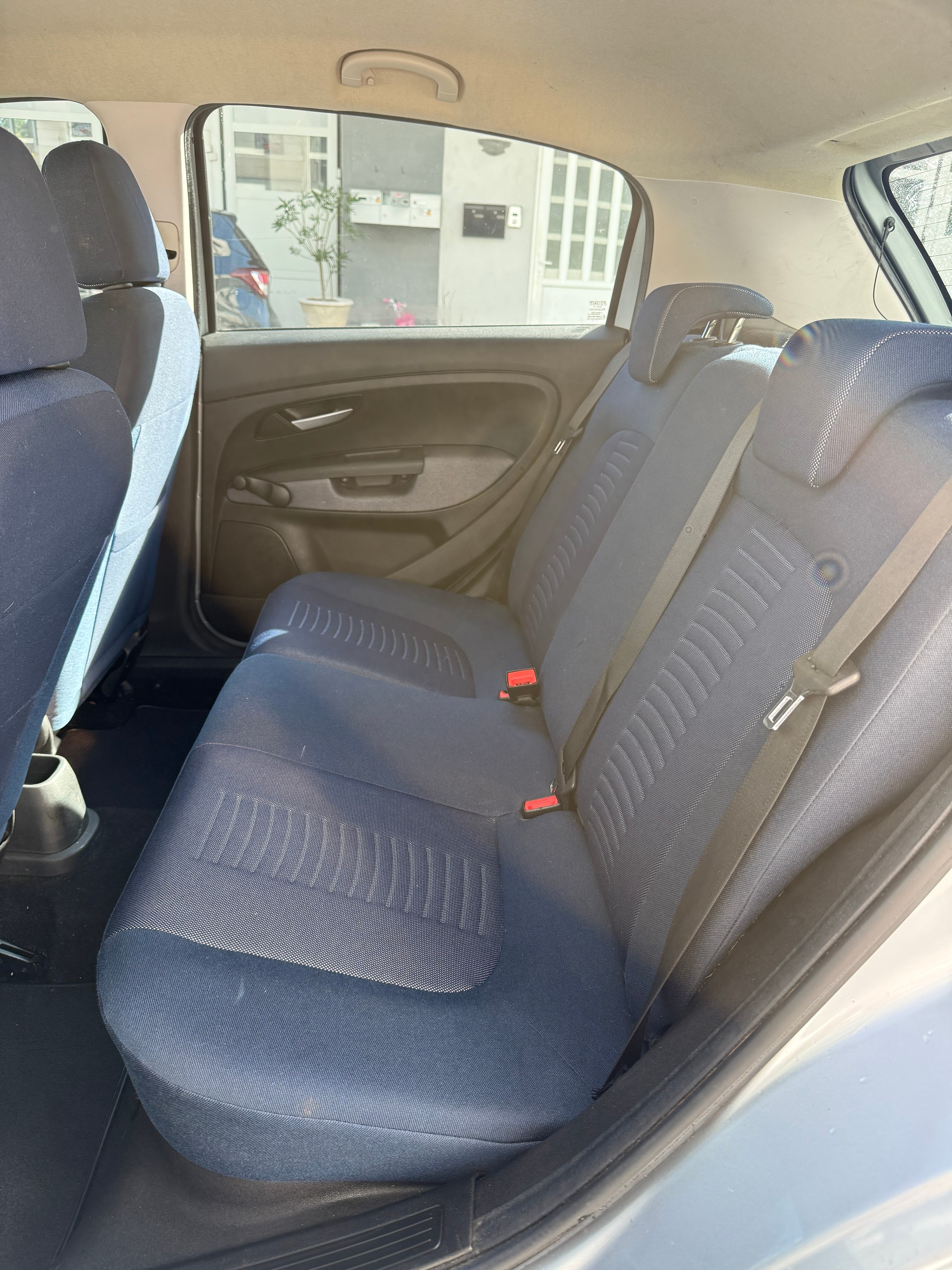 FIAT Punto 1.4 16V Emotion-image-10
