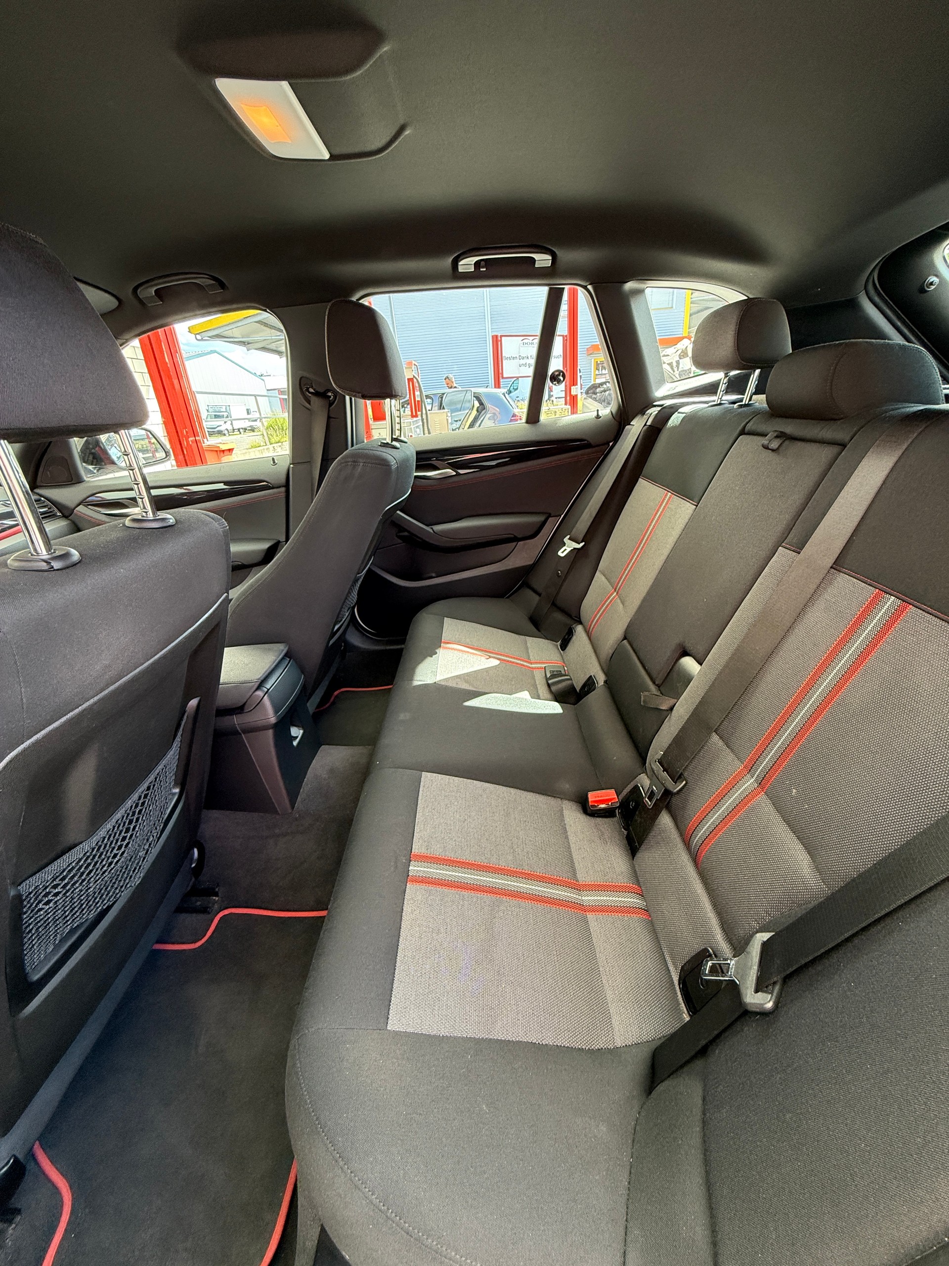 BMW 18d xDrive-image-4
