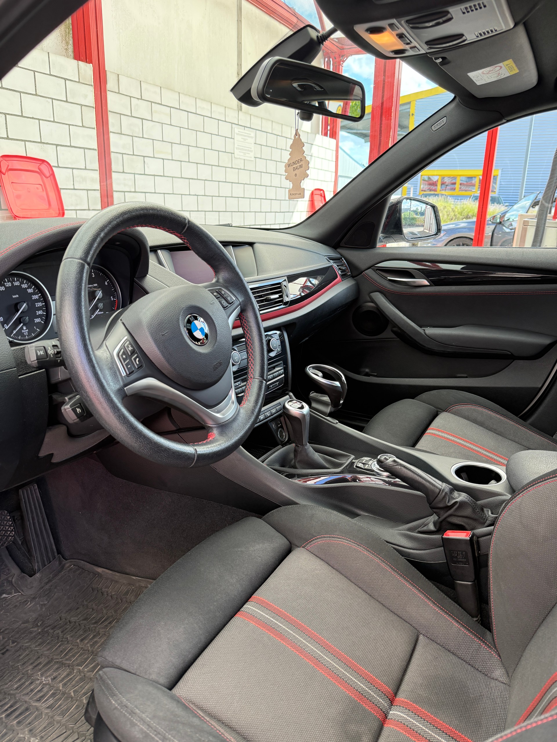 BMW 18d xDrive-image-3